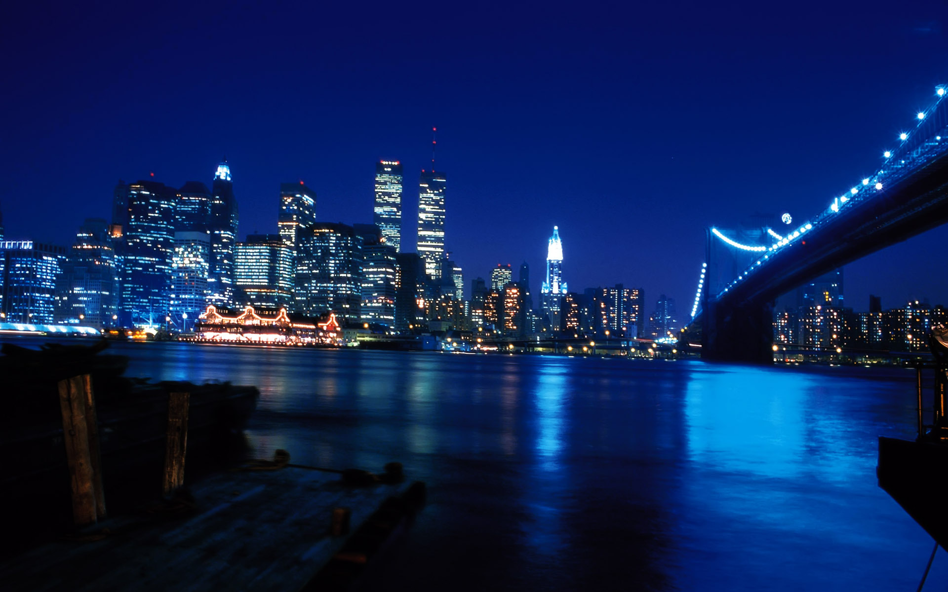 Нужны новые обои. Ночной Нью-Йорк Манхэттен. Манхэттен мост Нью-Йорк. Нью-Йорк Манхэттен ночью.
