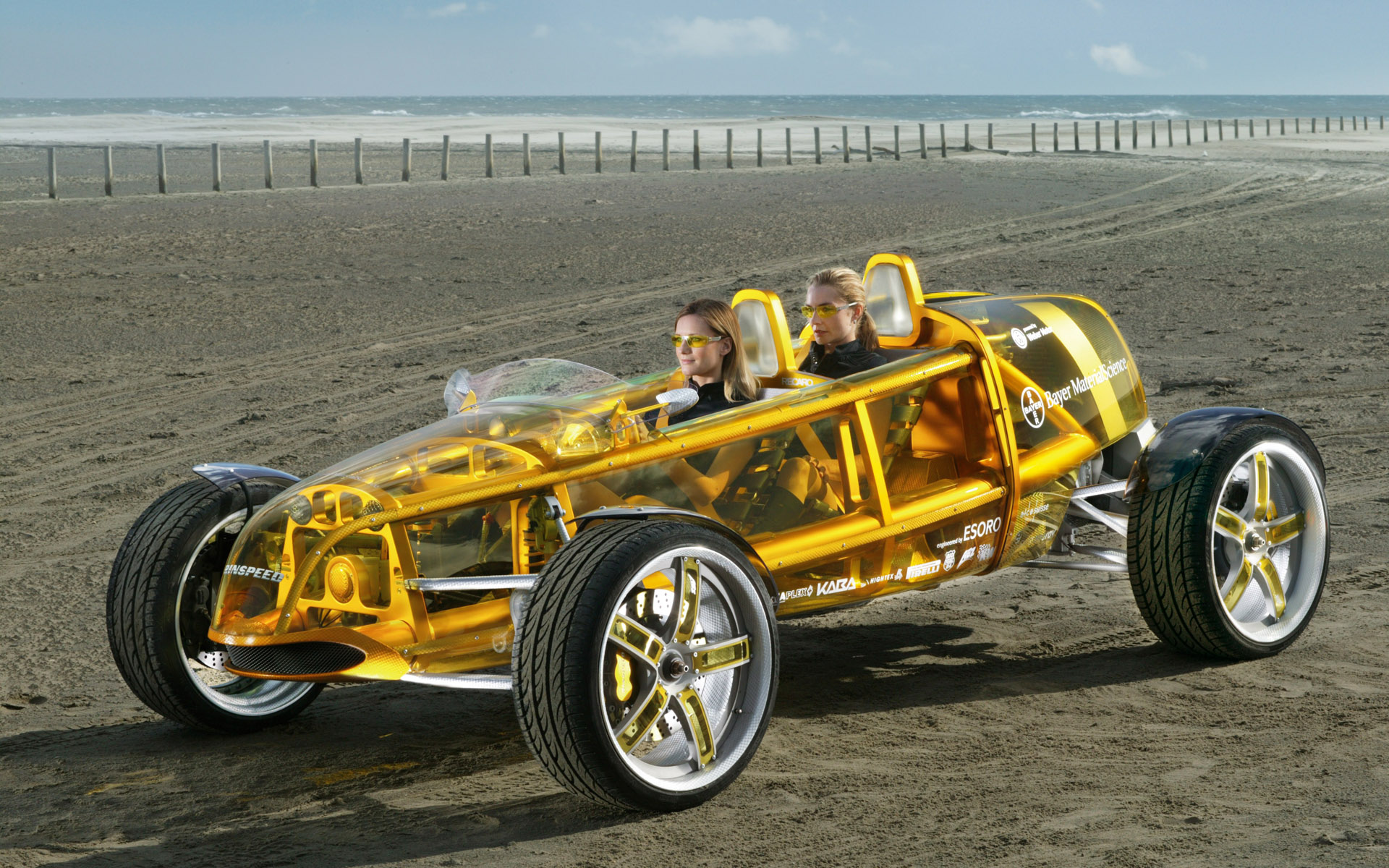 Красивый авто, красивые ножки