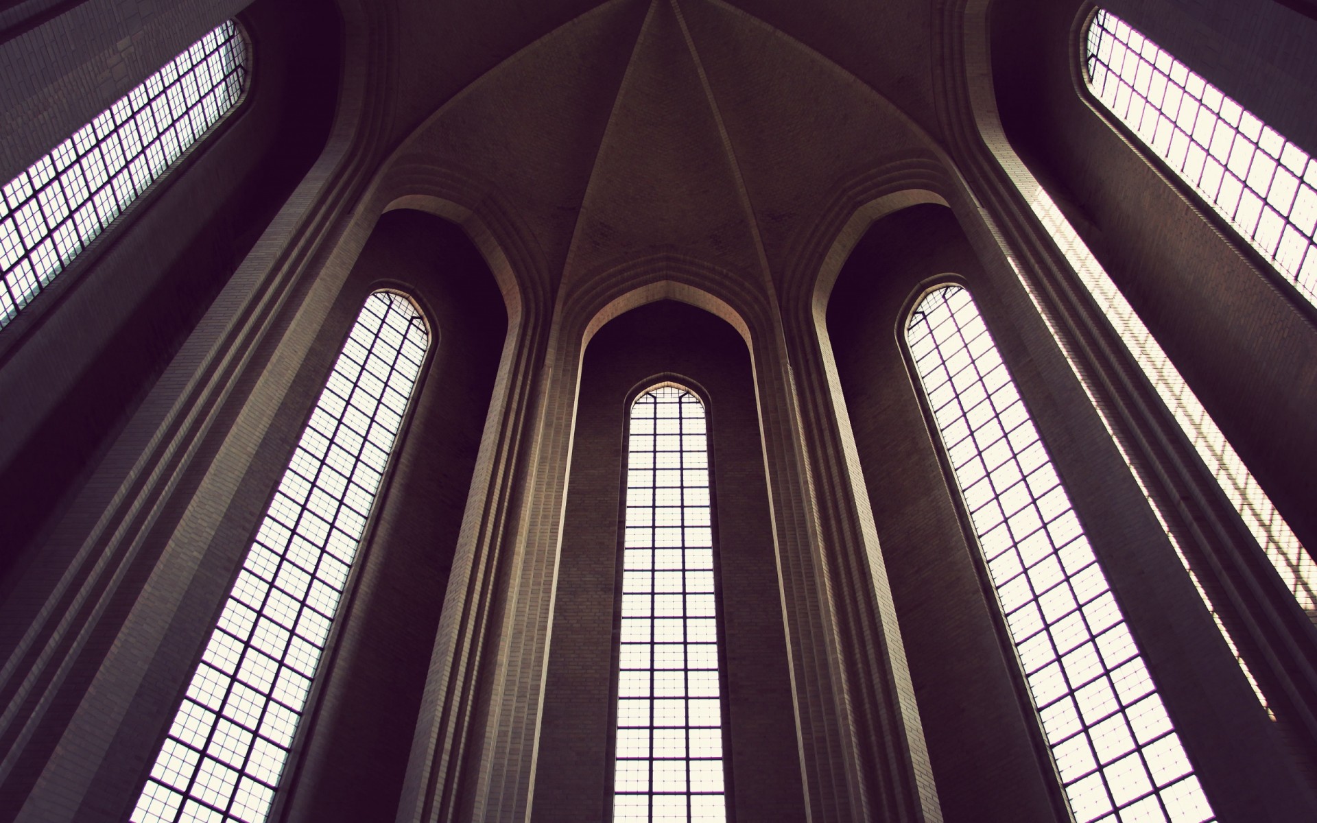 Высокие окна