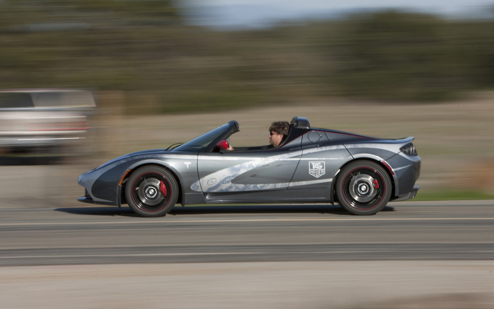 Тесла Родстер движение только вперед