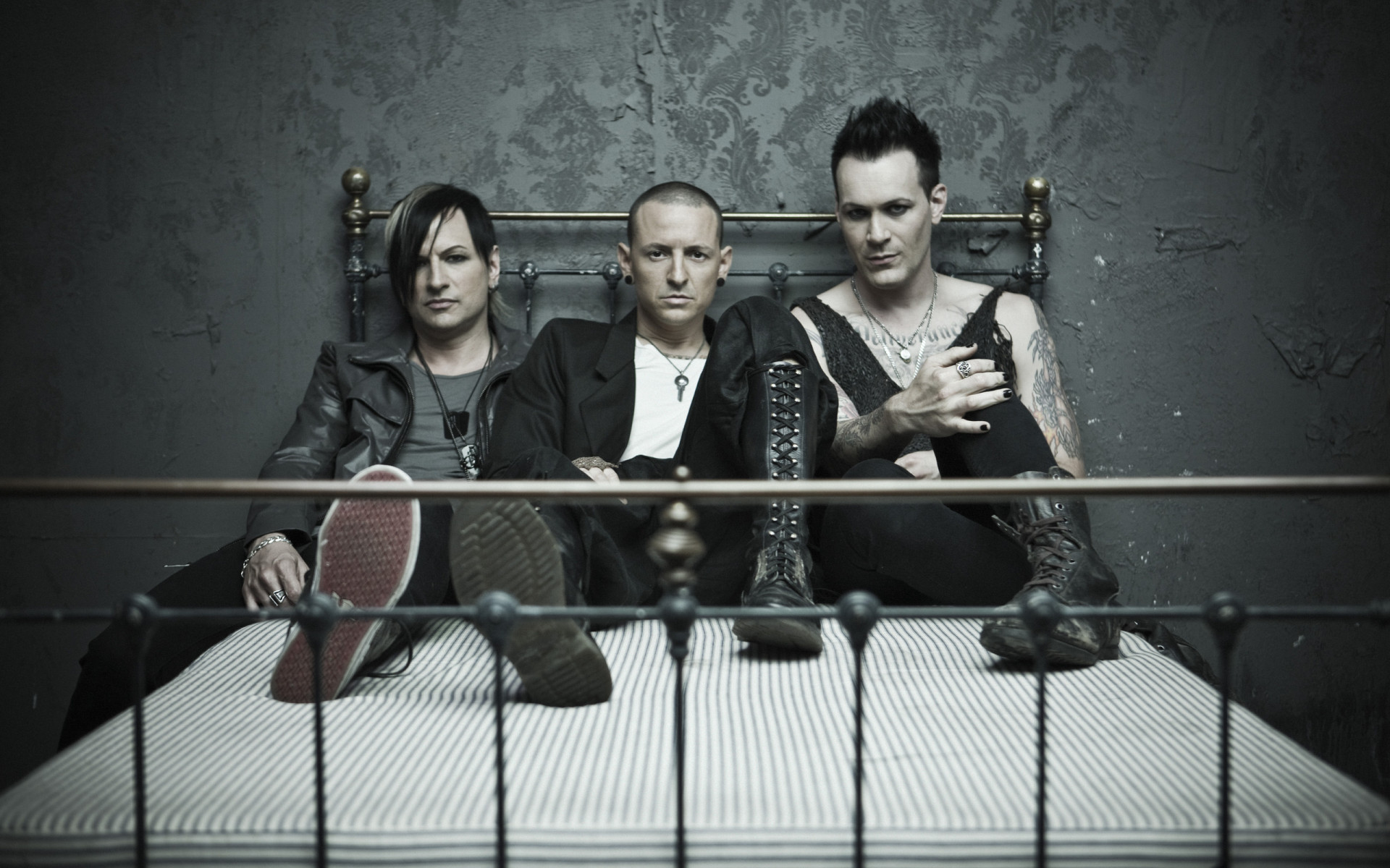  Dead by sunrise