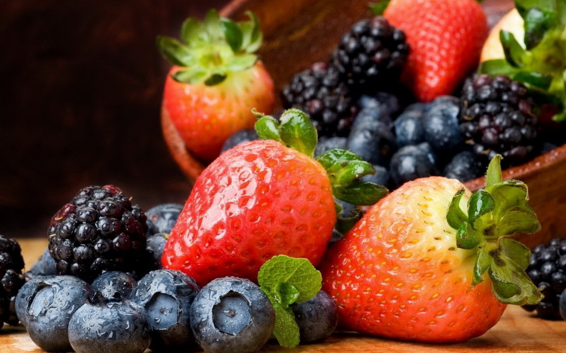 Обои на стол разные. Фрукты и ягоды. Красивые фрукты. Лето фрукты ягоды. Натюрморт с ягодами.