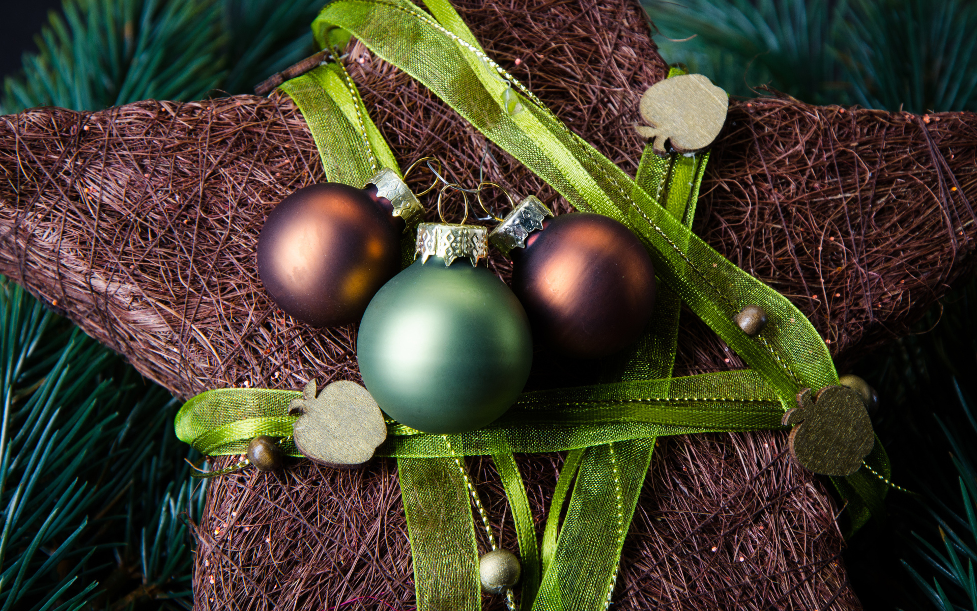 Звезда и шары для елки