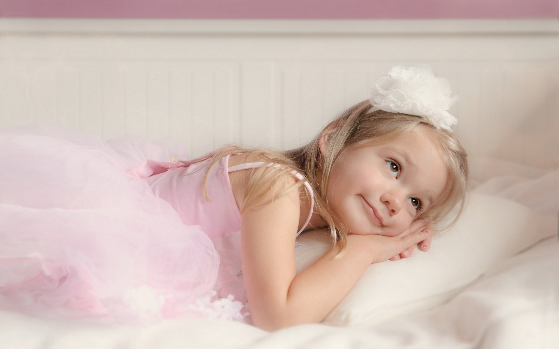 Девочка с бантиком