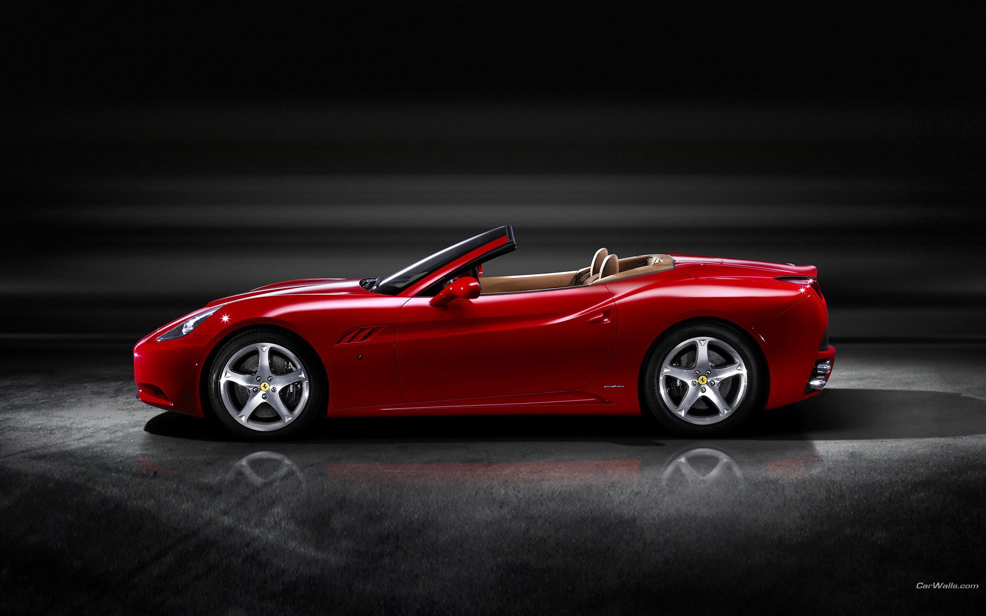 Красный Феррари Калифорния