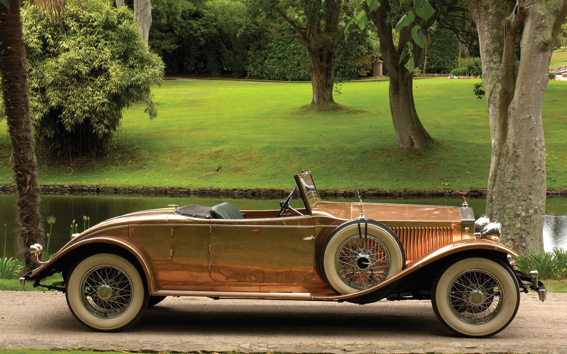 Золотистый Роллс Ройс