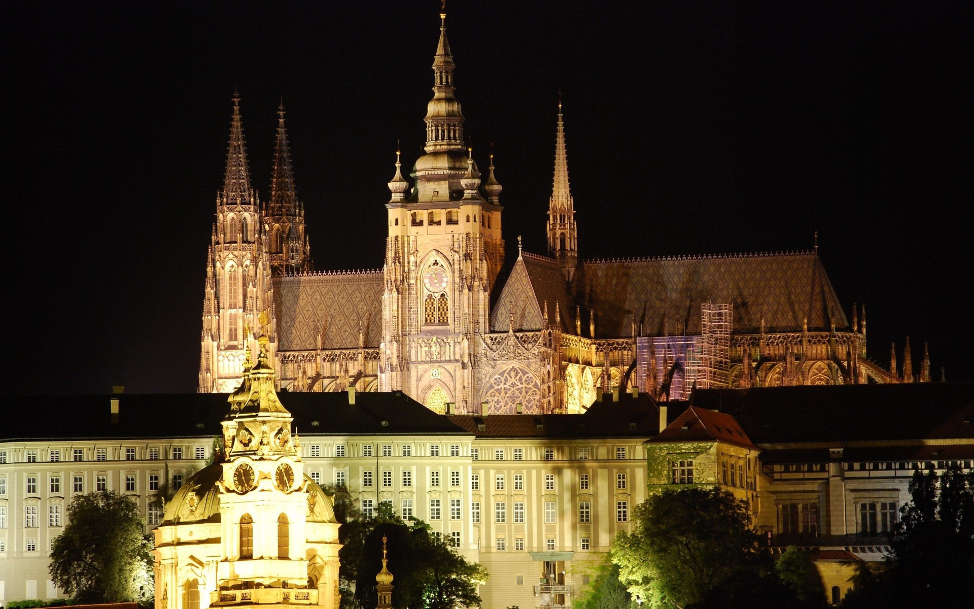 Архитектурный ансамбль с часами