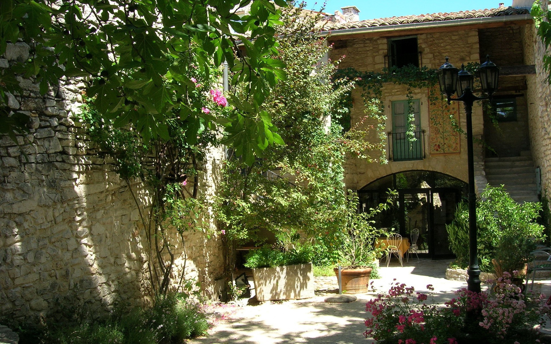 Французский городской двор