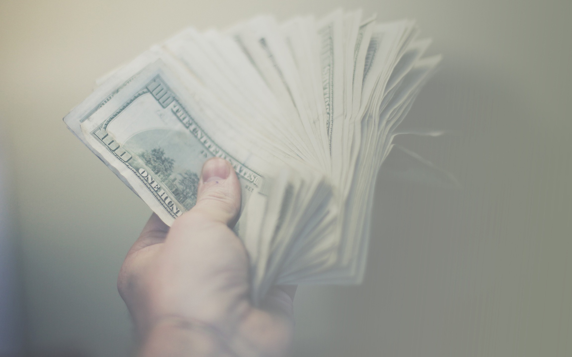 Деньги в руке