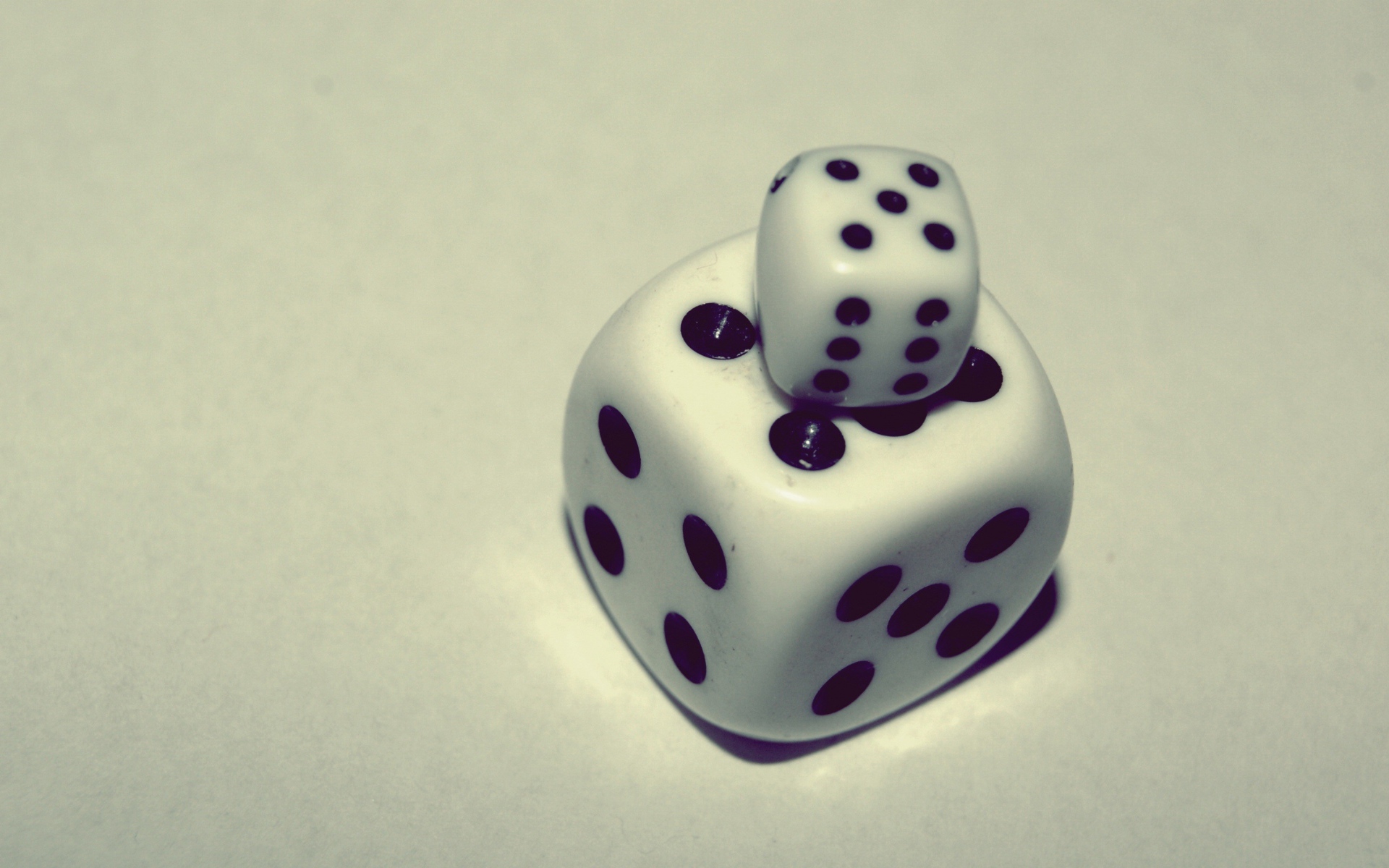 Белые игральные Кости