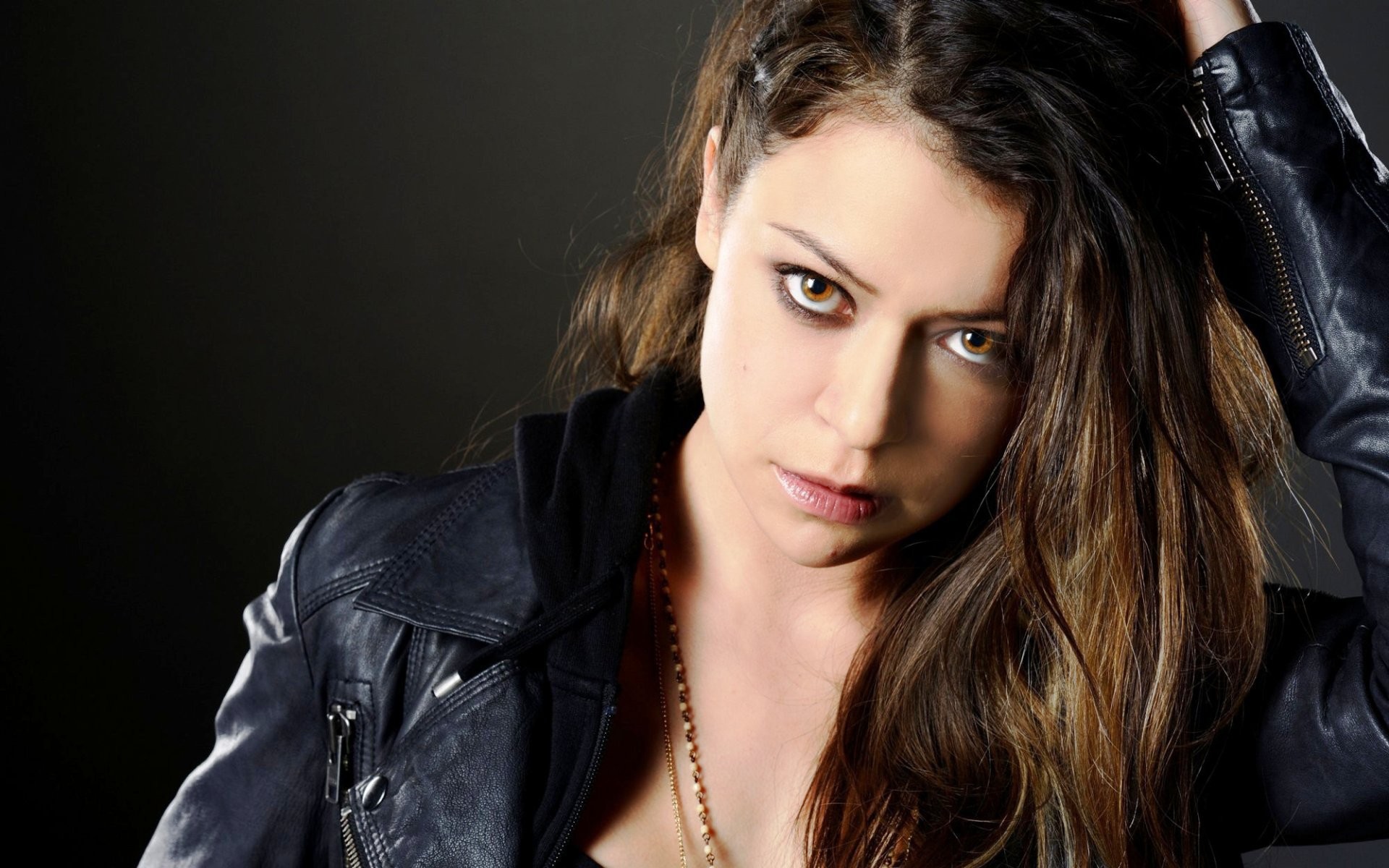 В кожаной куртке