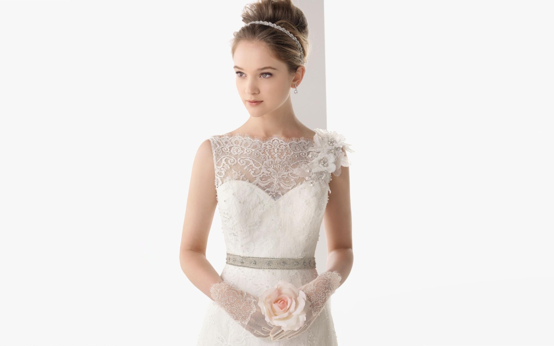 Невеста с белой розой