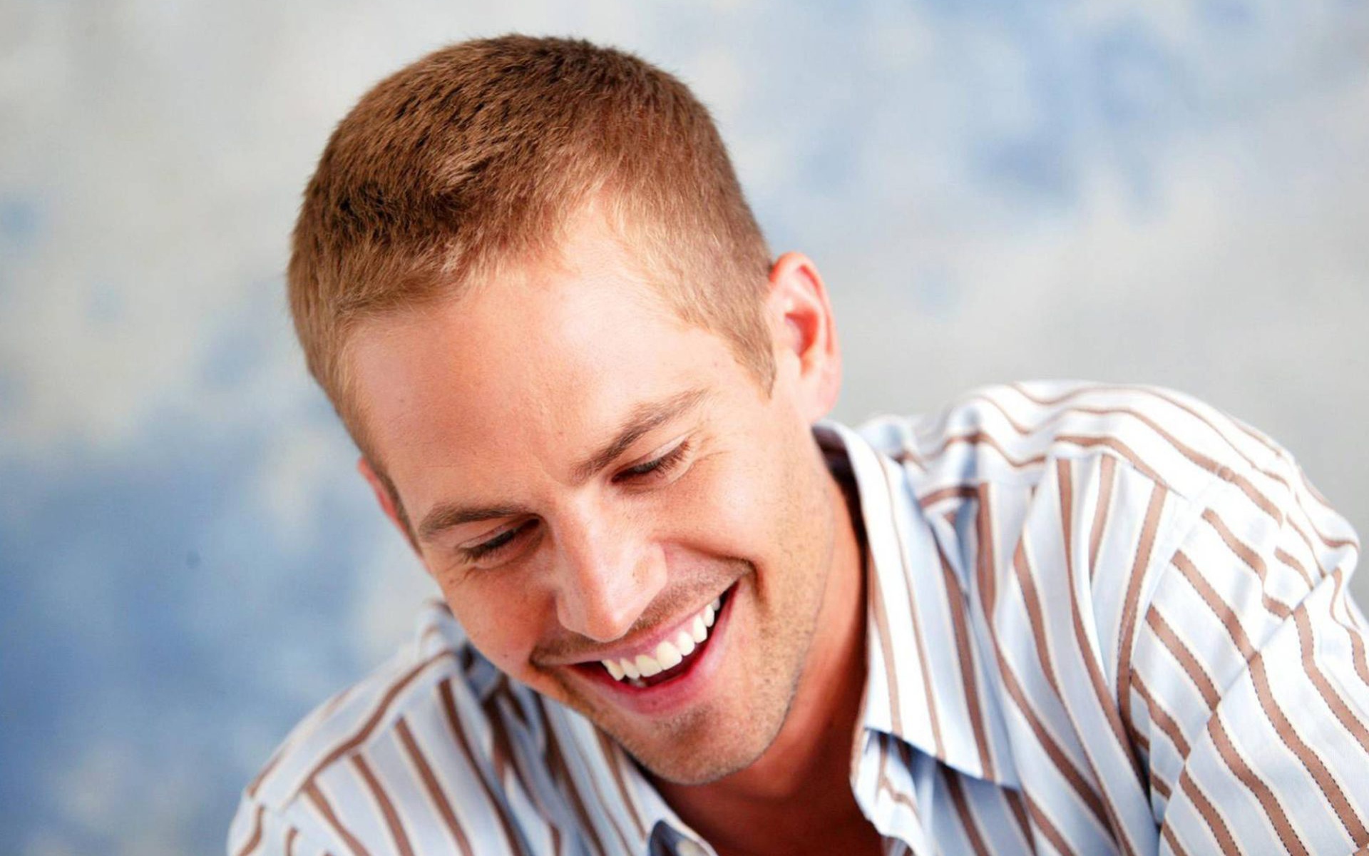  Пол Уокер с красивой улыбкой