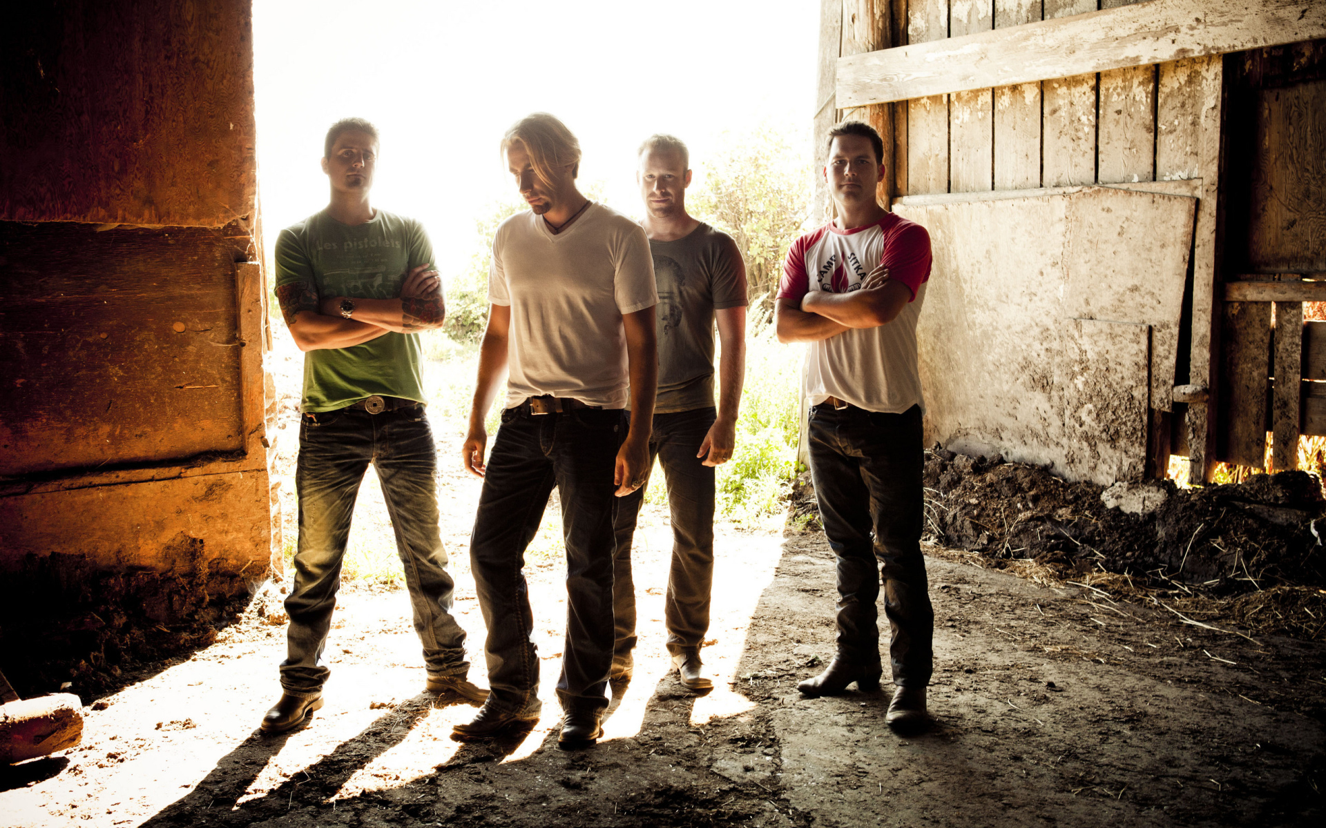 Никэлбек в сарае