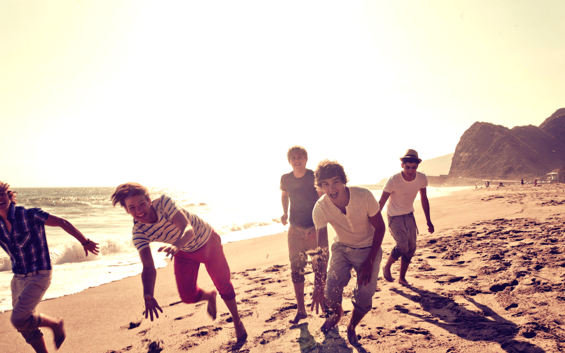 One Direction на пляже
