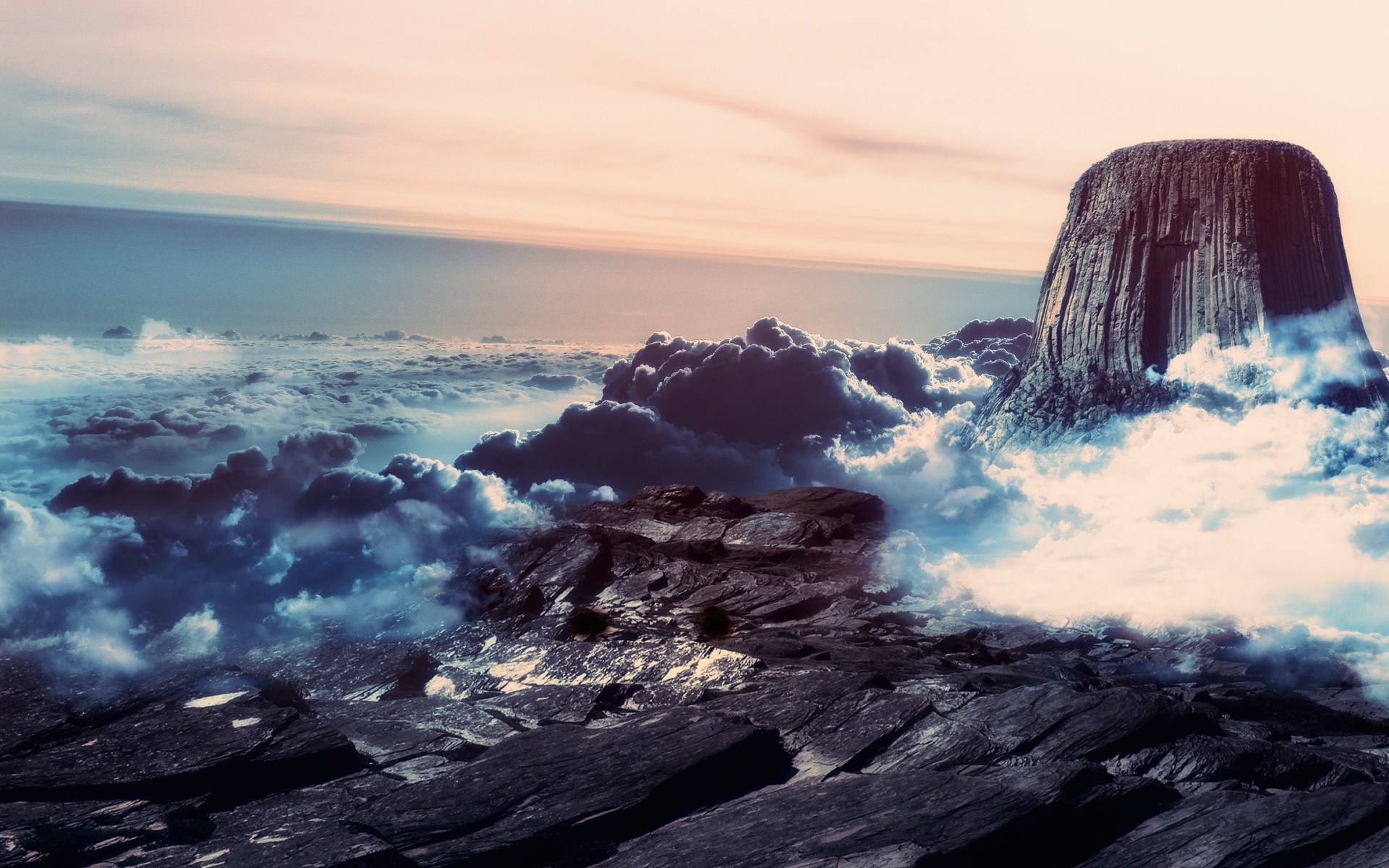 Горный пейзаж выше облаков