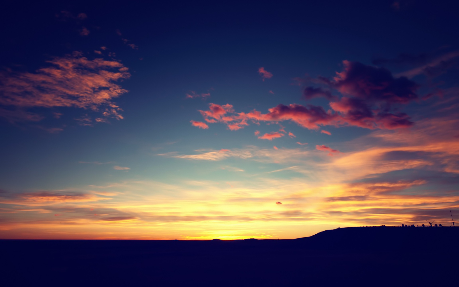 Закат на синем небе