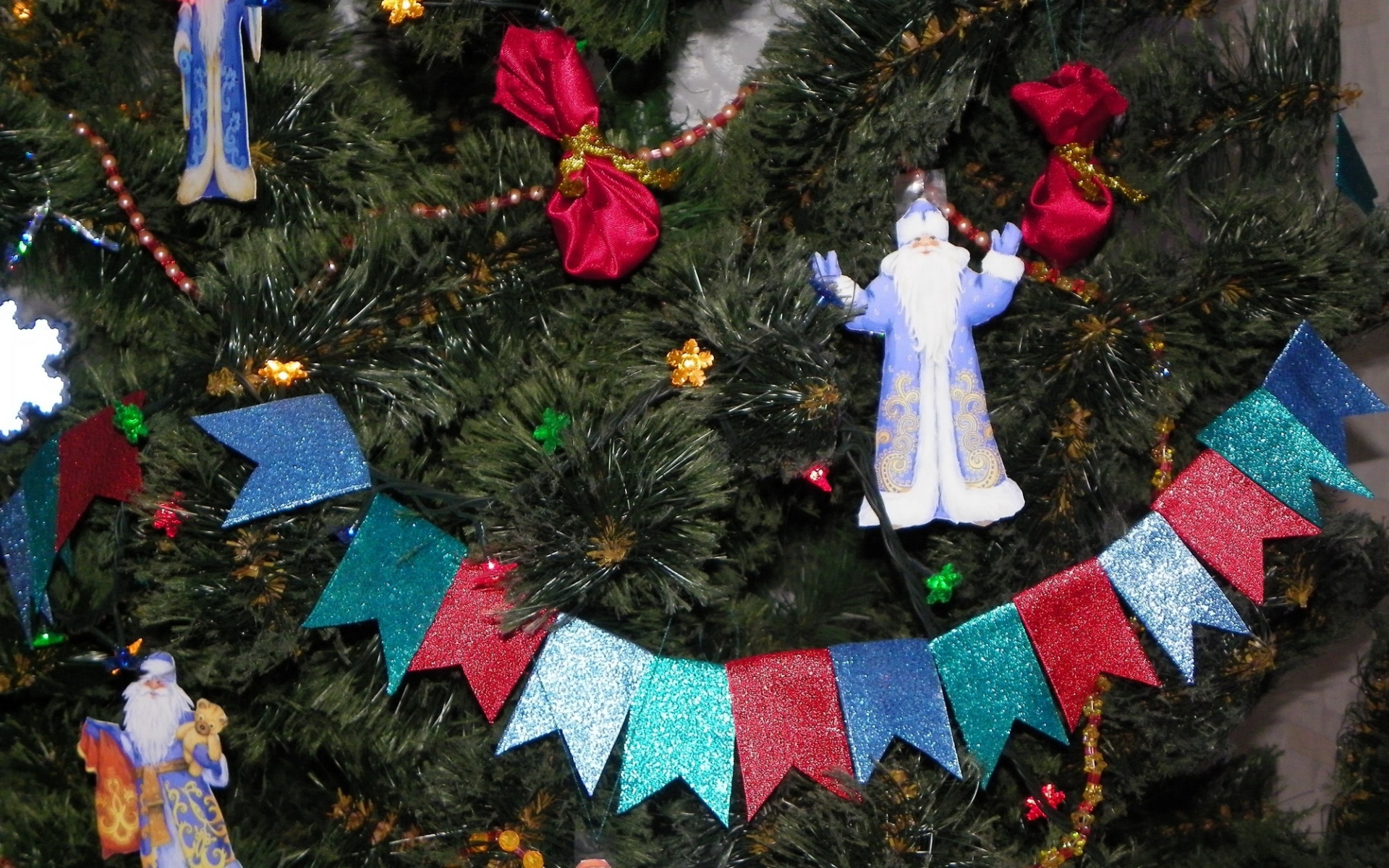 Гирлянды на елку