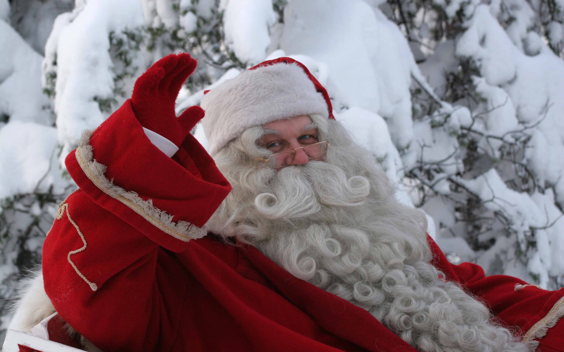 Дед Мороз везёт подарки