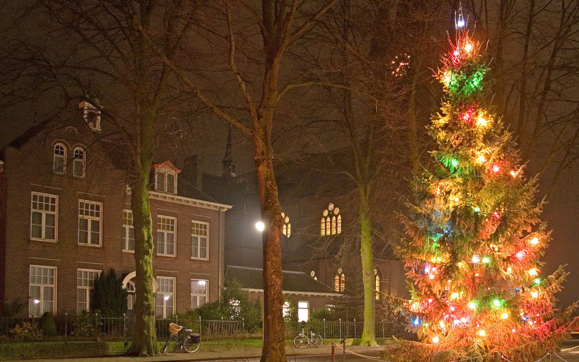 Простая но красивая новогодняя елка