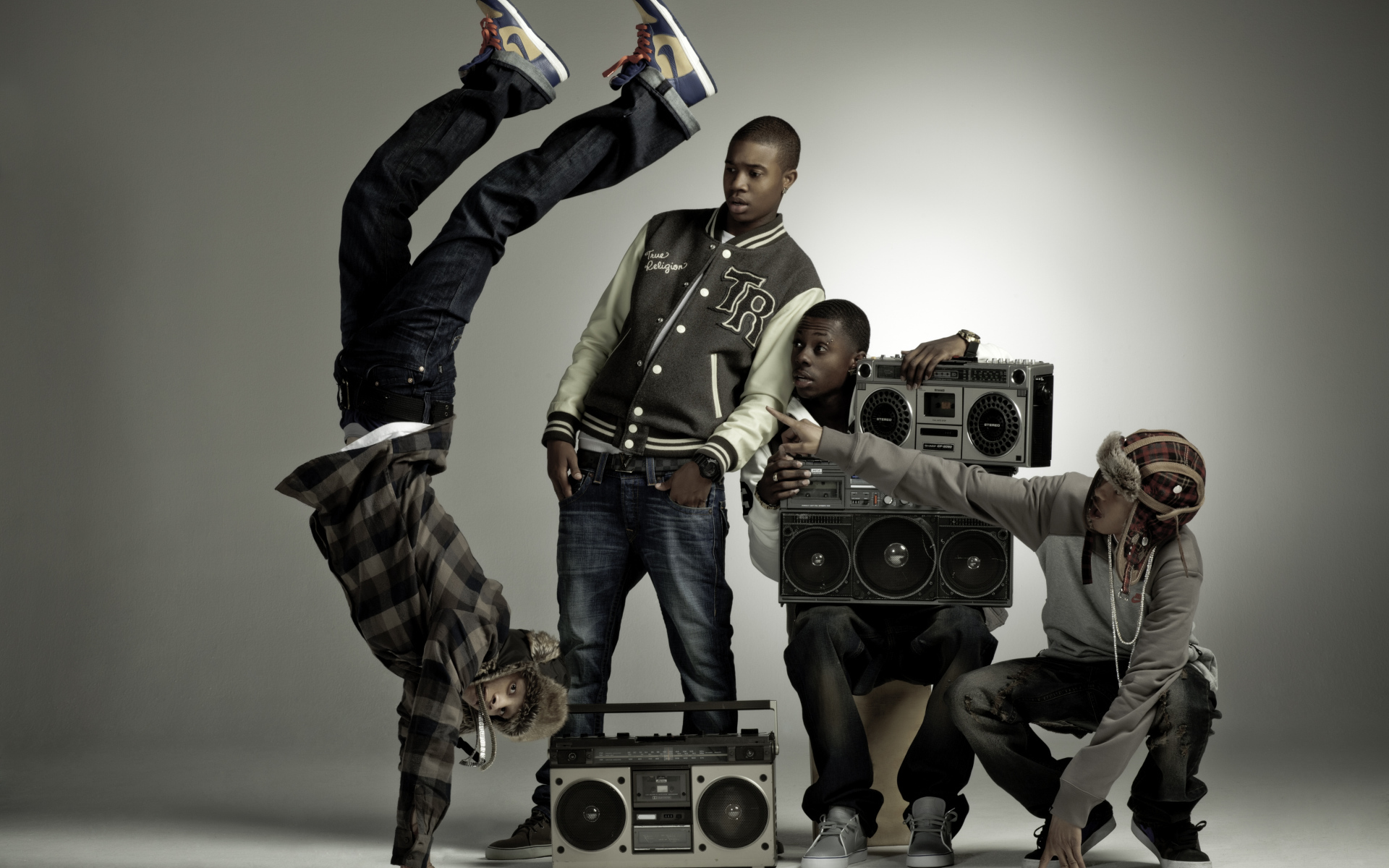 Парни и магнитофоны, swag