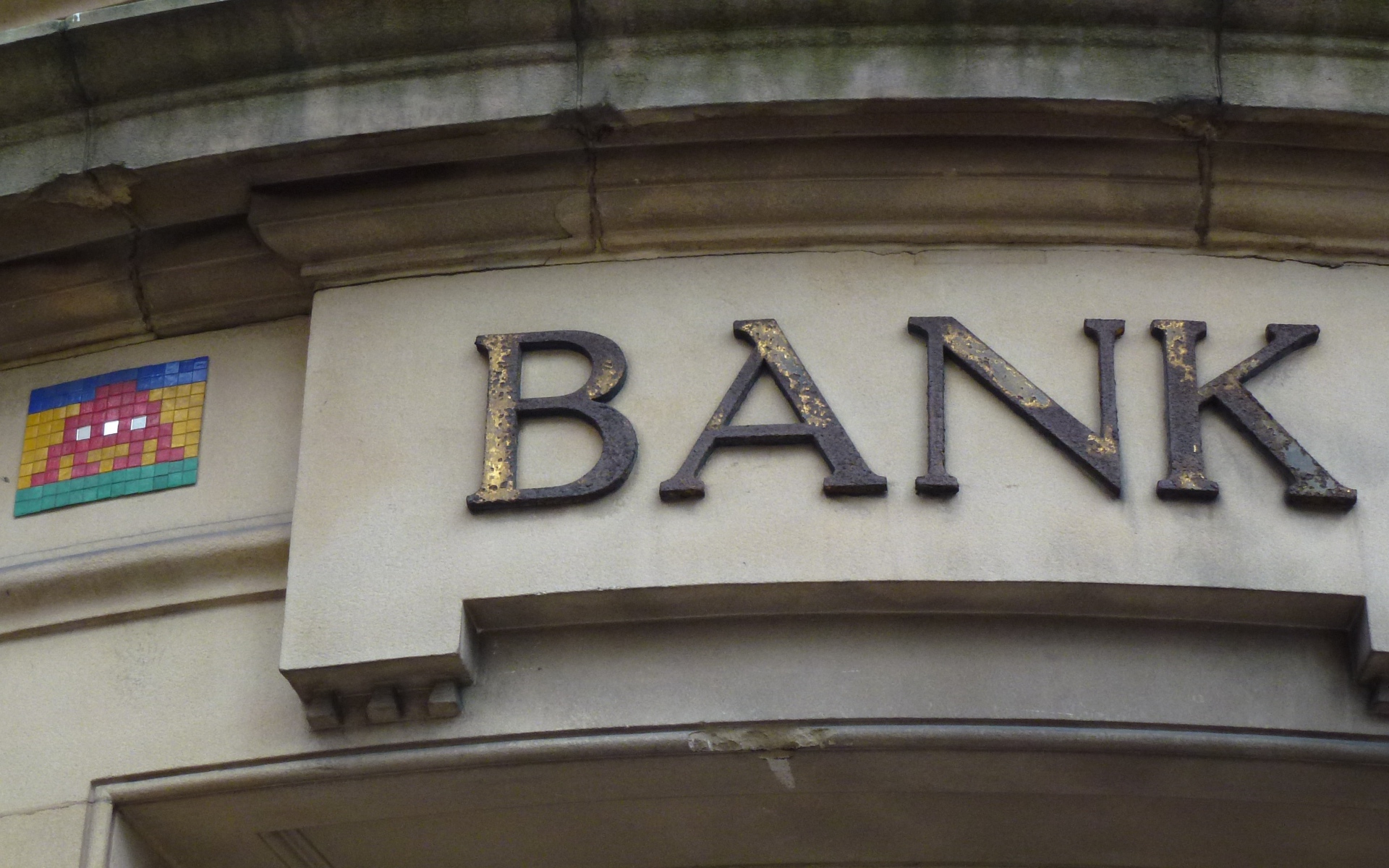 Банк и Space Invader