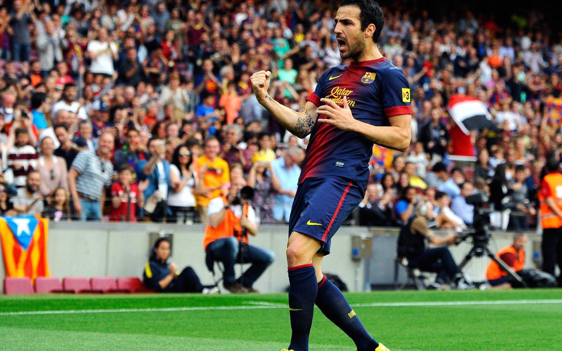 Полузащитник Барселоны Франсеск Фабрегас забил гол