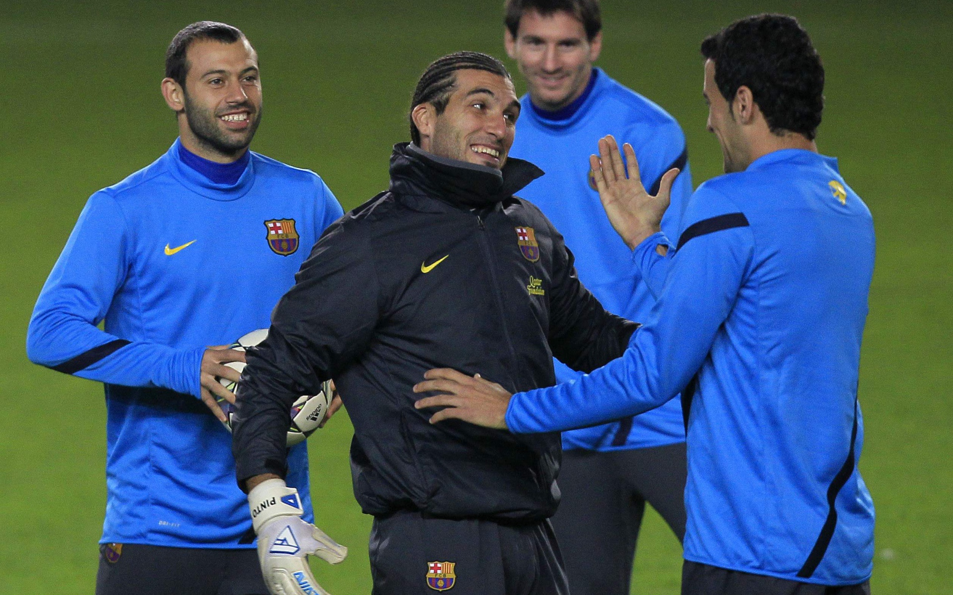 Игрок Барселоны Хосе Пинто после победы