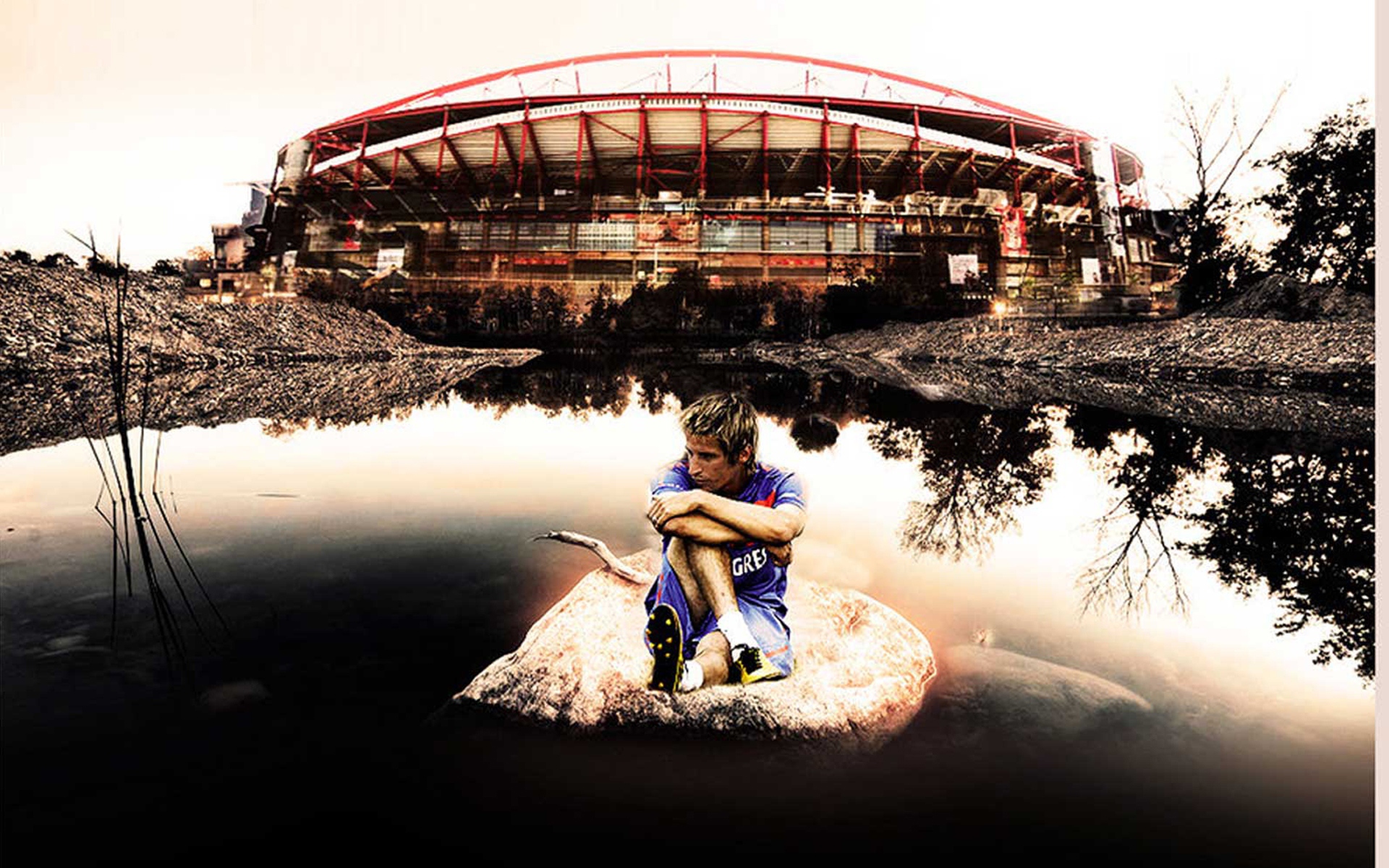  Игрок из Реал Мадрид Фабиу Коэнтрау сидит возле стадиона