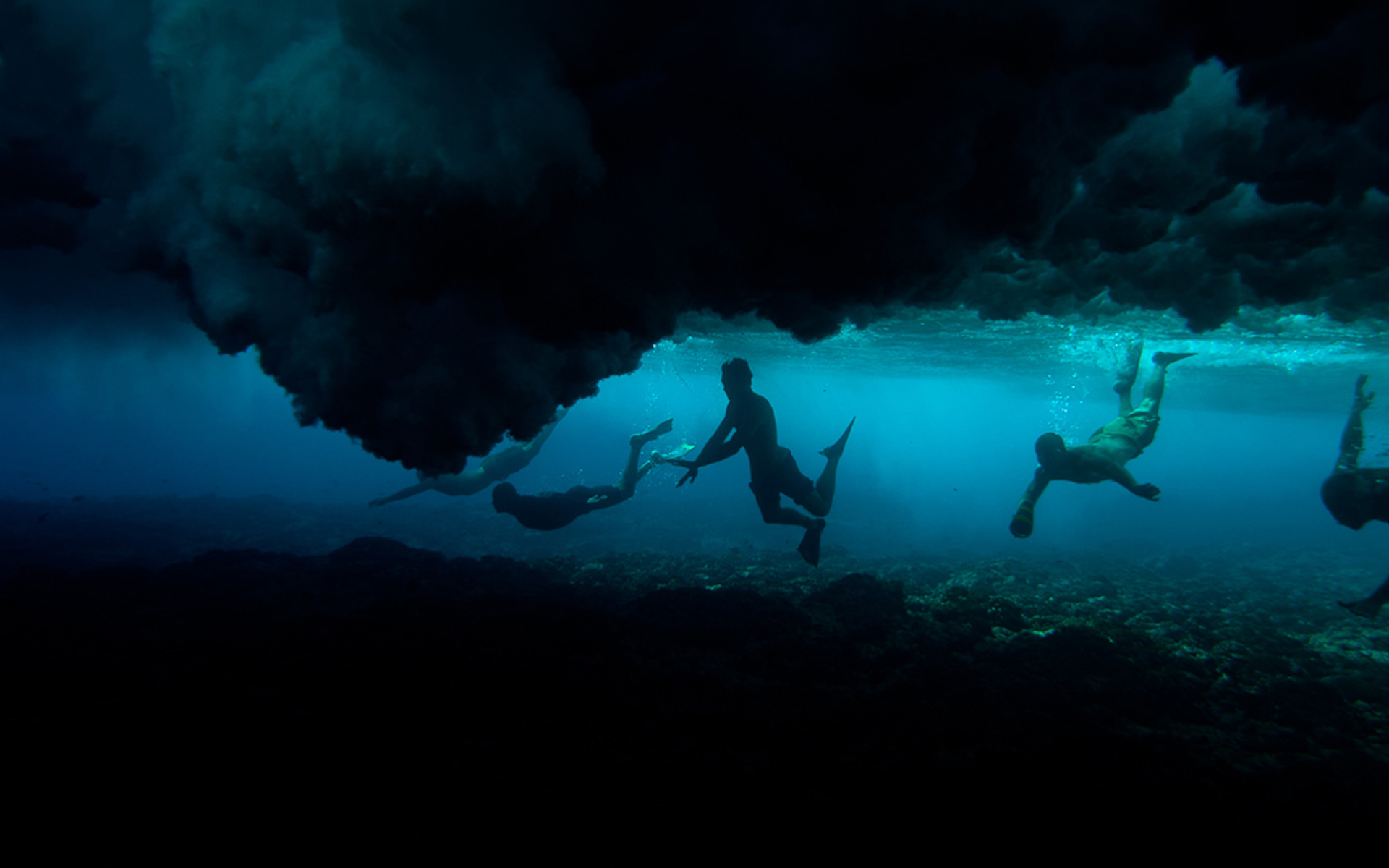 Подводная фотография ныряльщиков