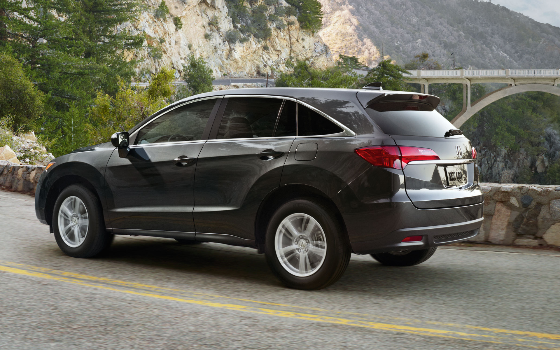 Автомобиль марки Acura модели RDX 2014