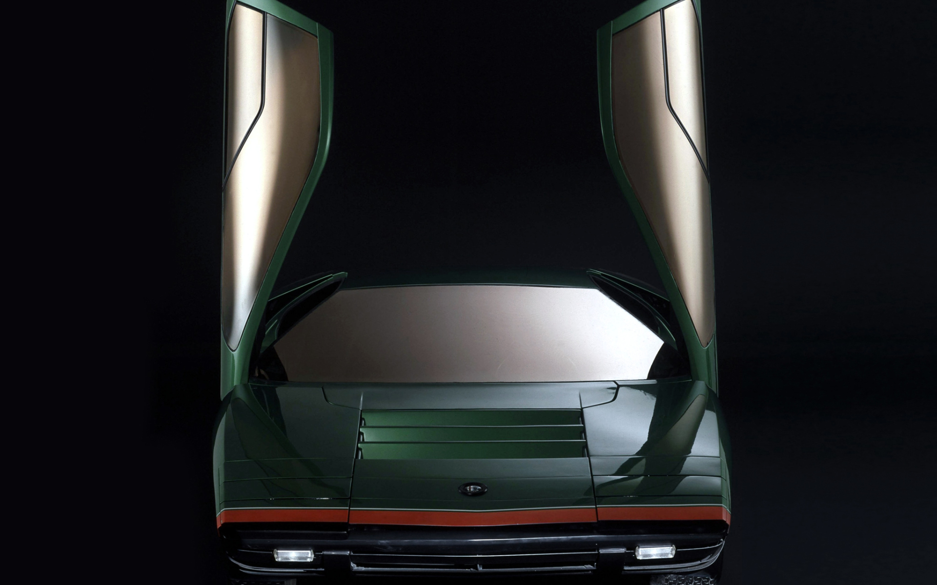 Красивый автомобиль Alfa Romeo carabo