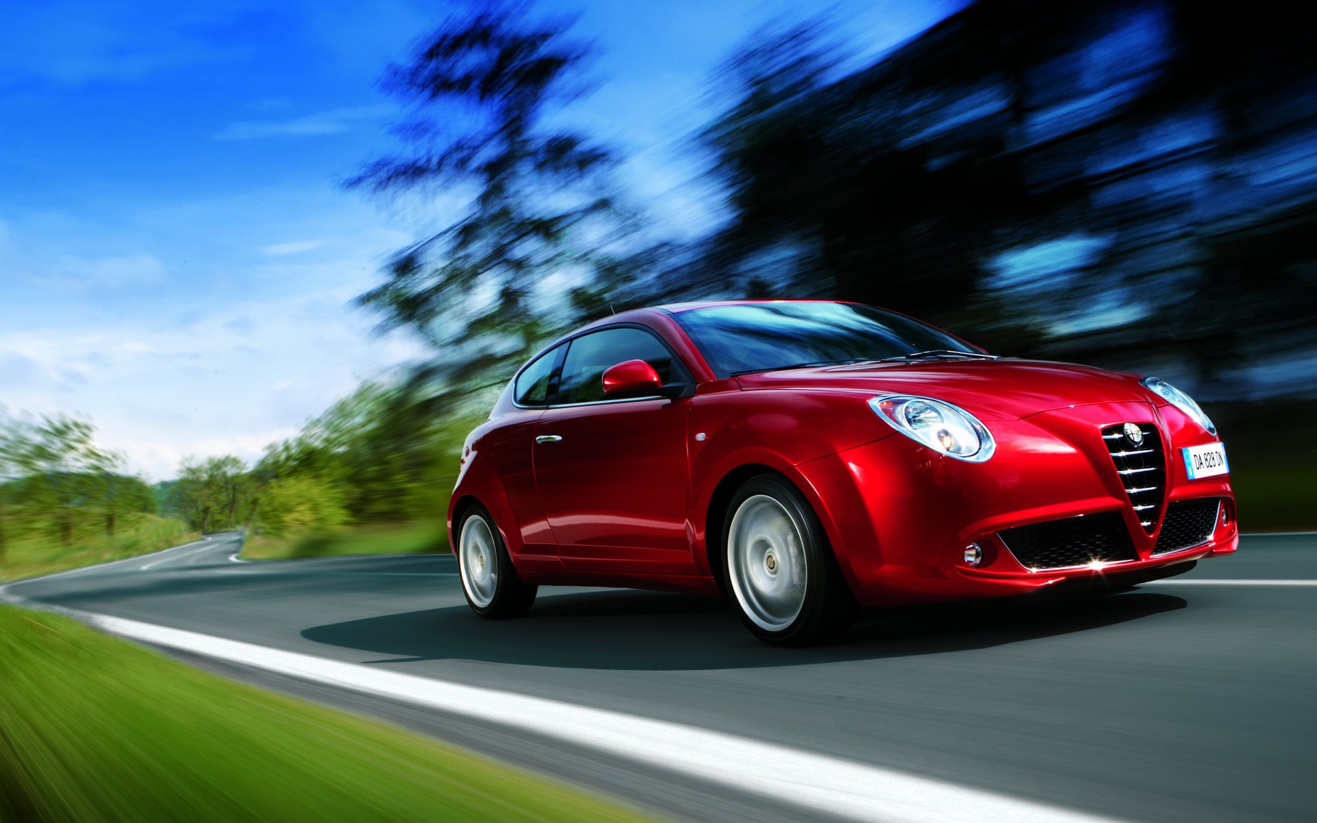 Красивый автомобиль Alfa Romeo mito