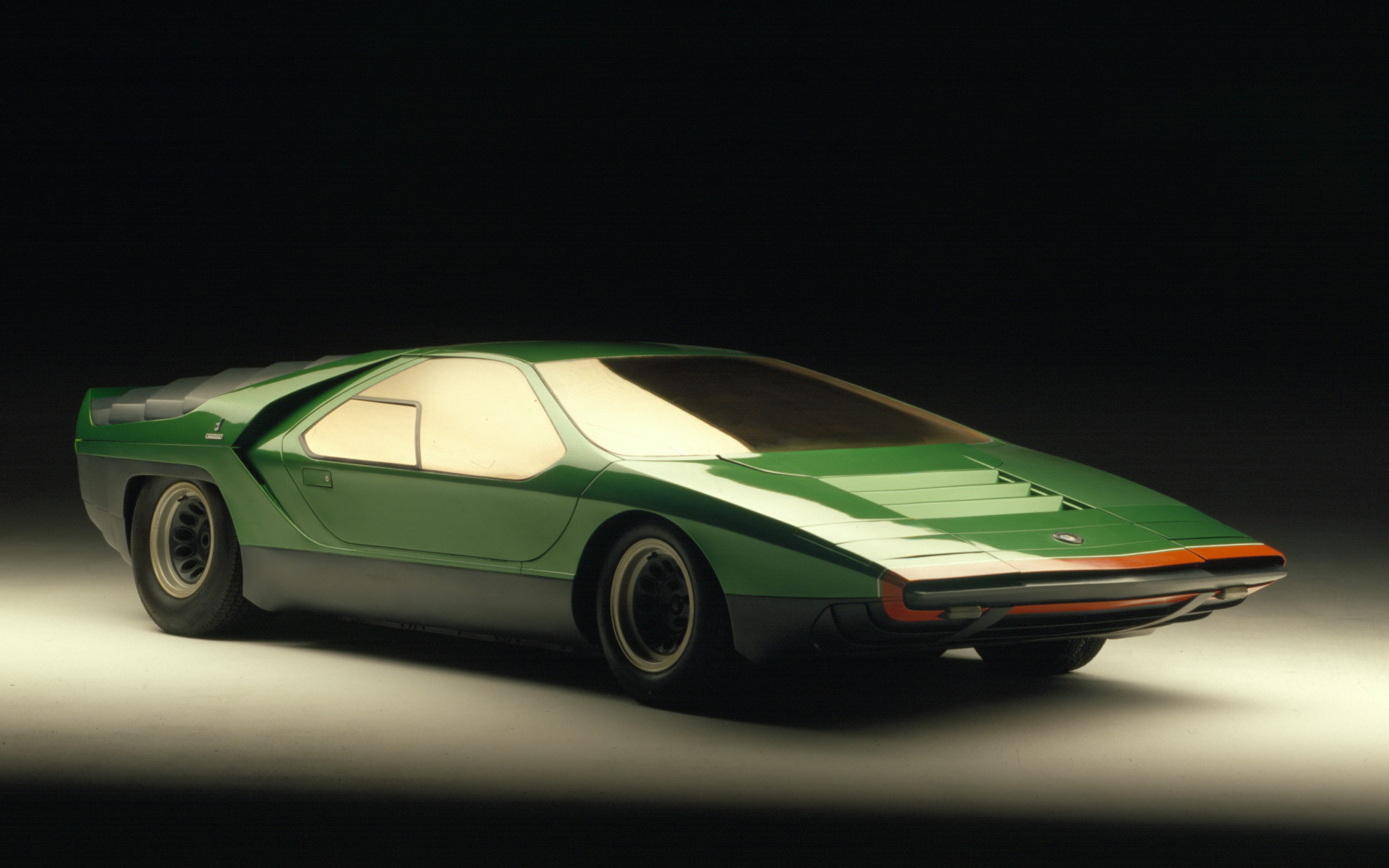 Надежный автомобиль Alfa Romeo carabo