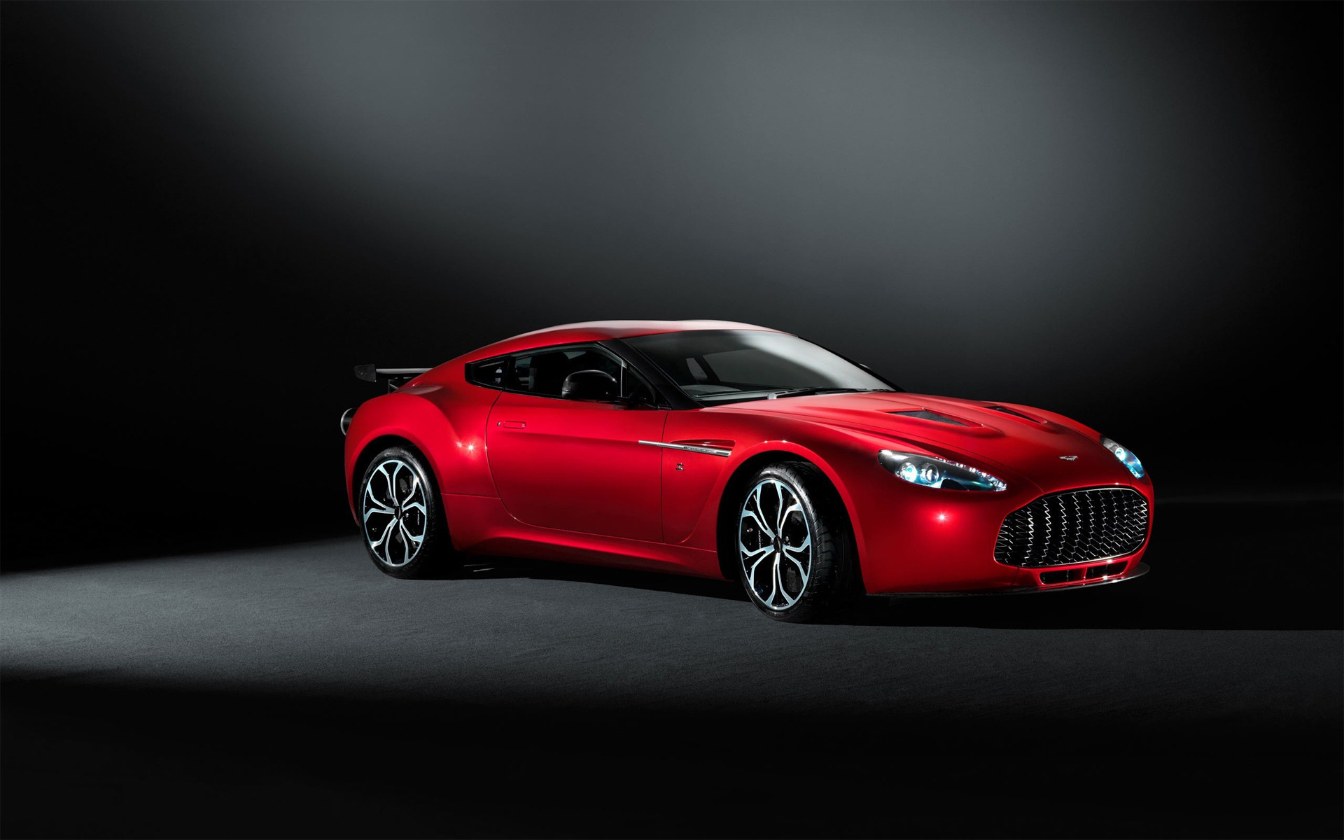 Автомобиль марки Aston Martin модели zagato