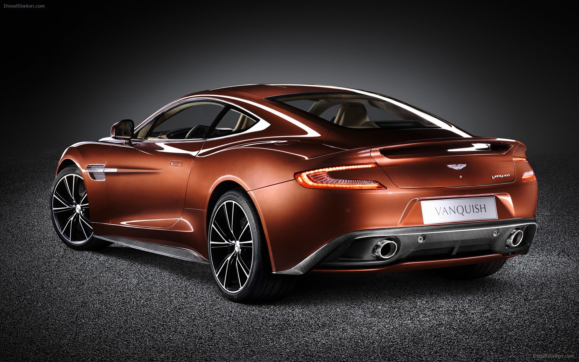 Надежная машина Aston Martin 2013