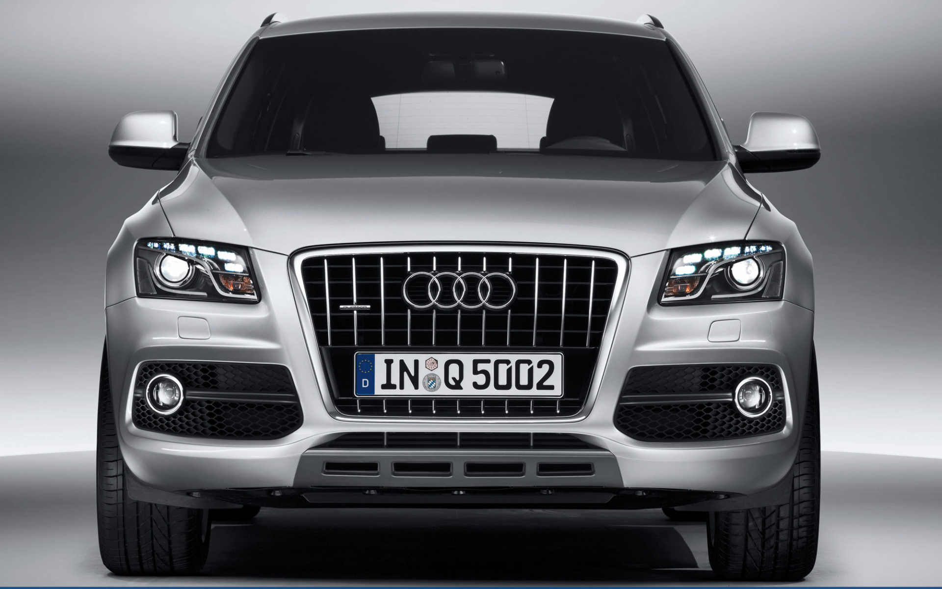 Автомобиль марки Audi модели q5