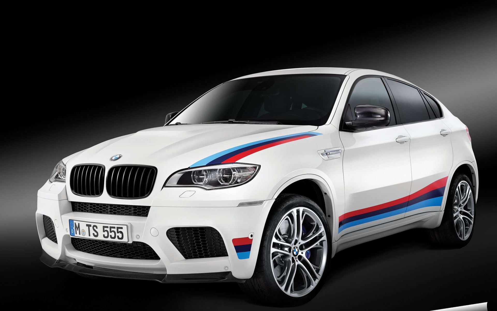 Новая машина BMW X6 2014 года года