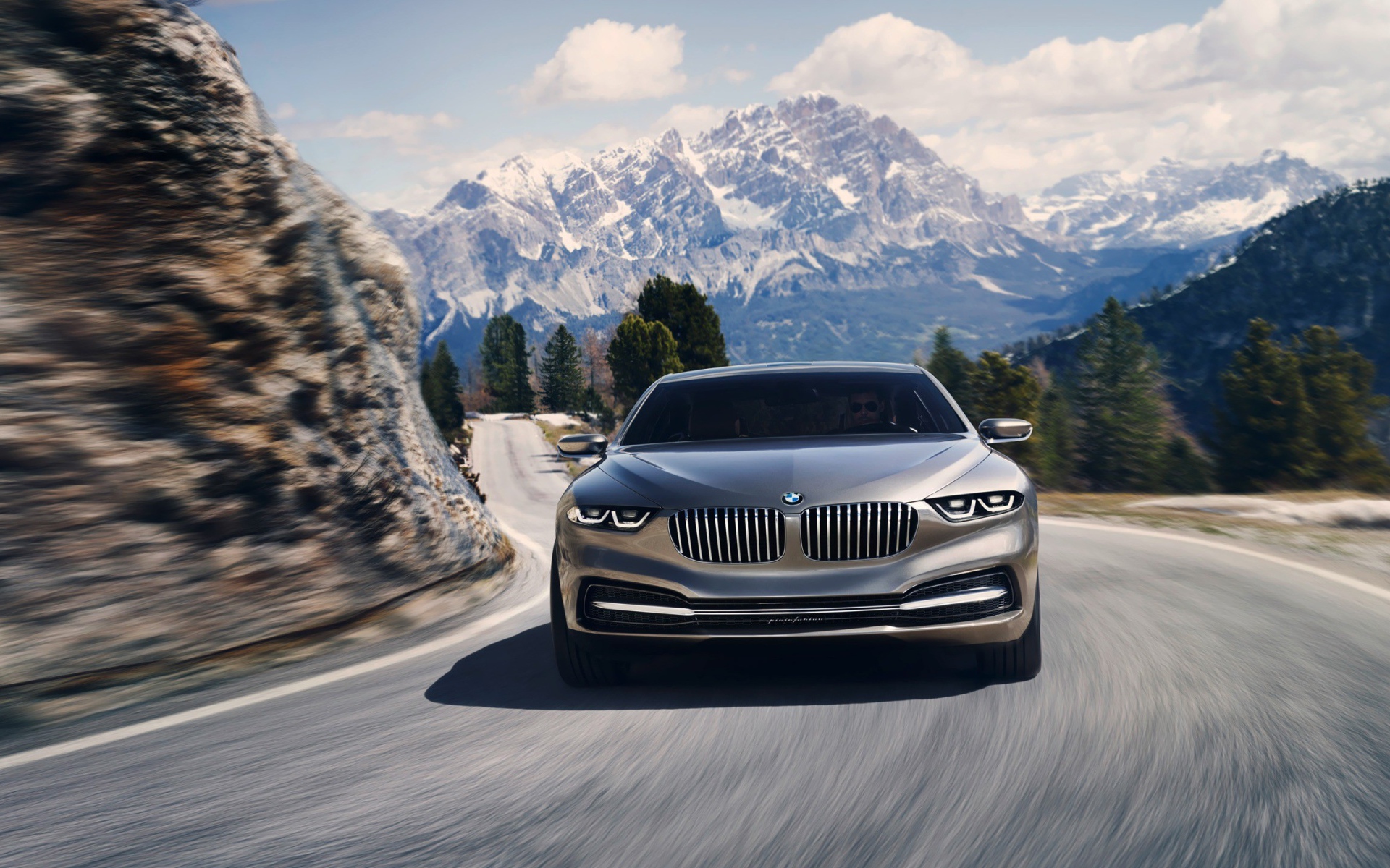 BMW на горной дороге