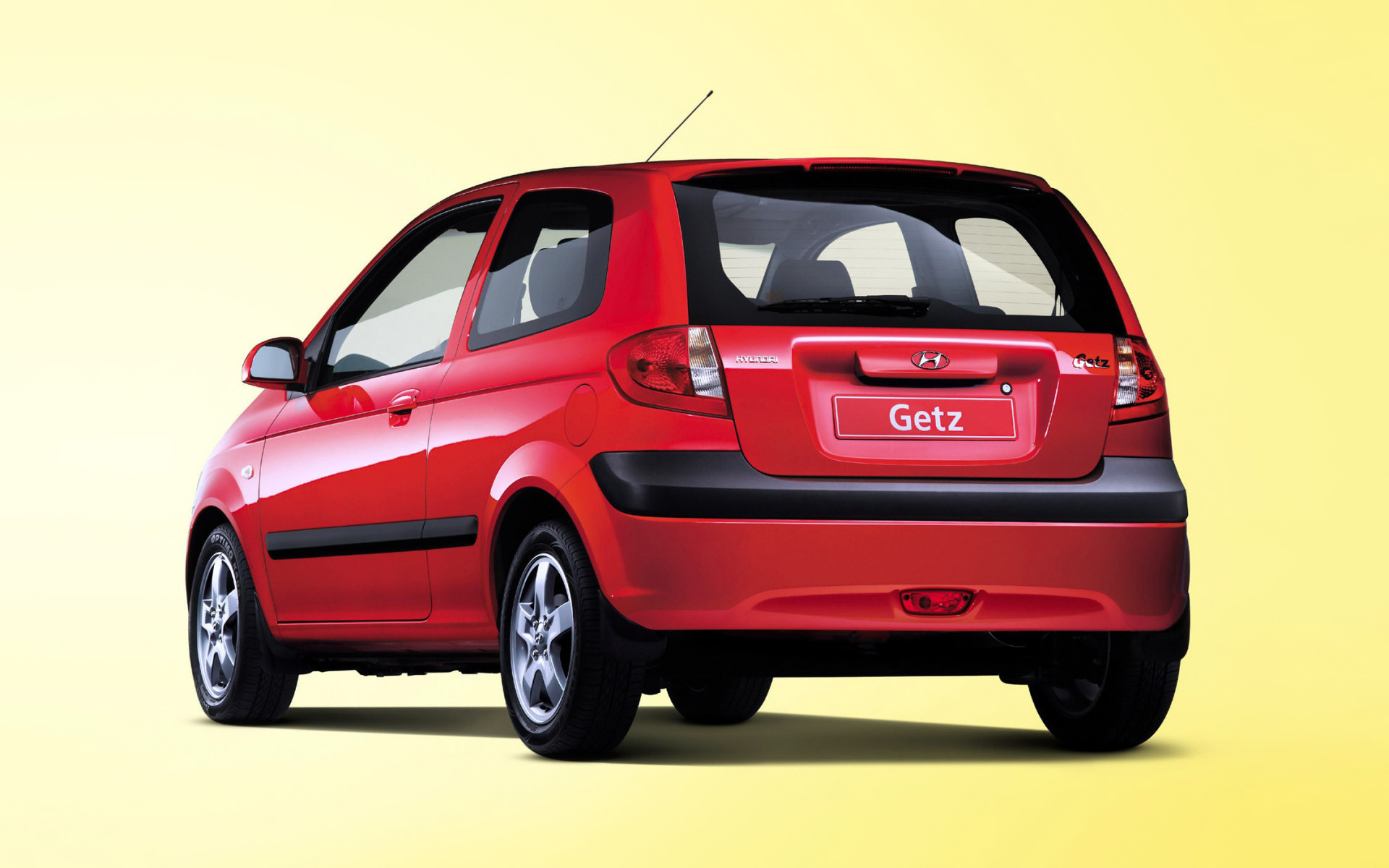  Автомобиль Hyundai Getz на дороге