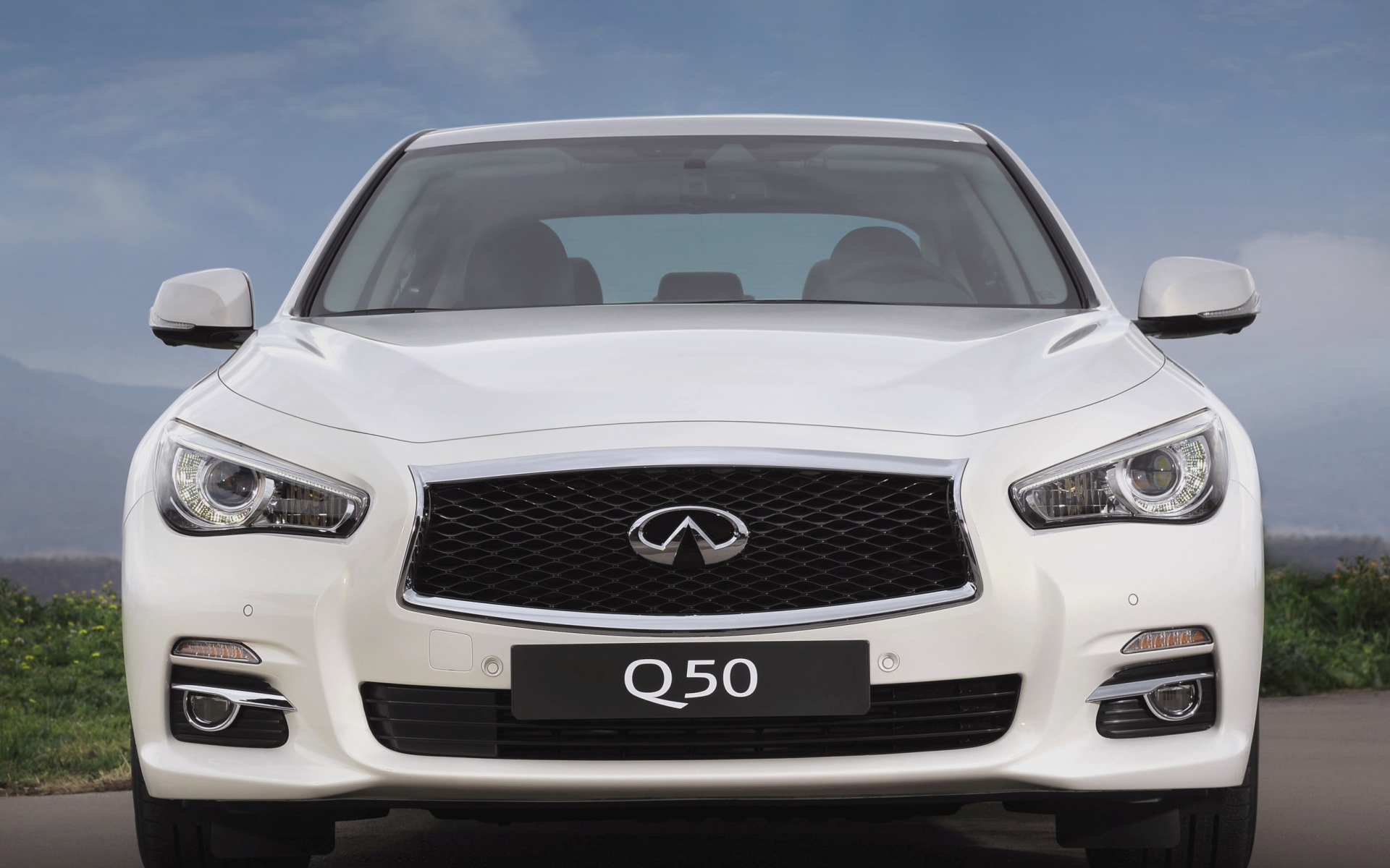 Тест драйв автомобиля Infiniti Q50 2014 года