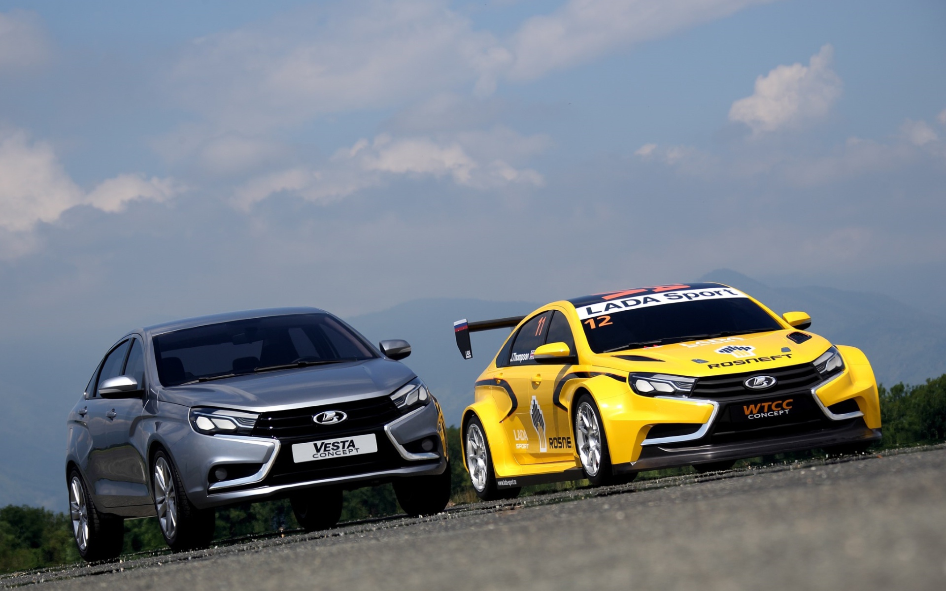 Две модели Лада Веста