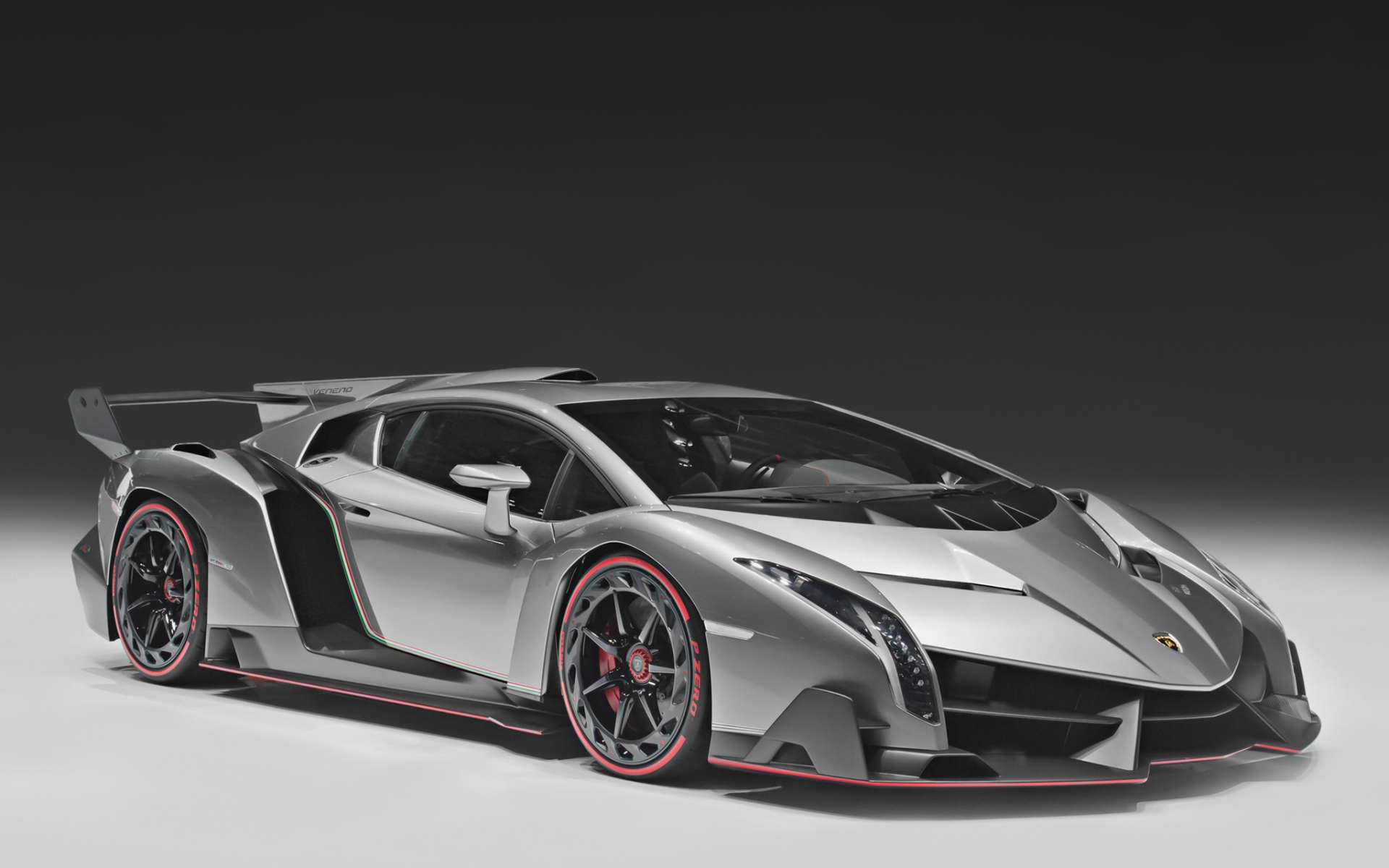 Автомобиль марки Lamborghini модели Veneno