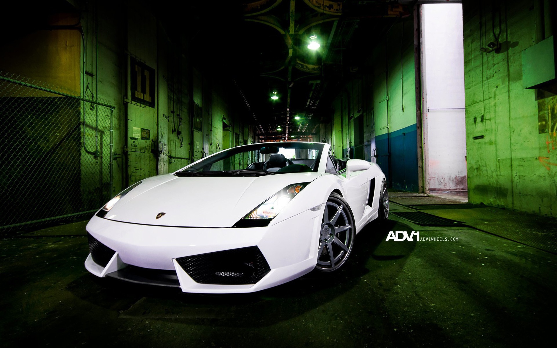 Белый Lamborghini gallardo spyder