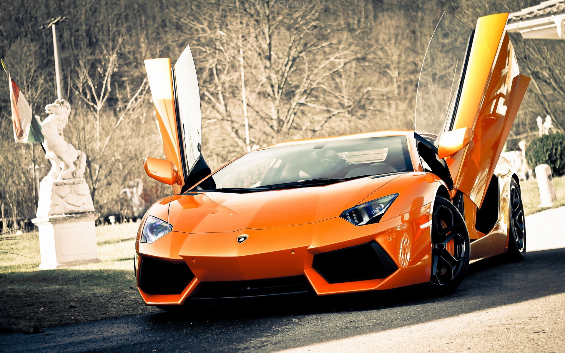 Супер автомобиль Lamborghini Aventador