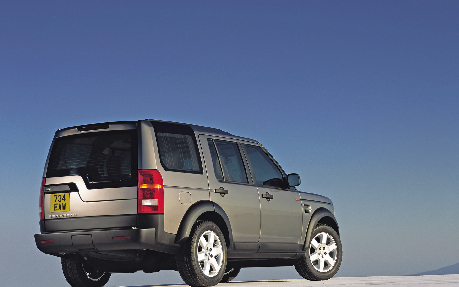 Автомобиль марки Land Rover модели Discovery 3