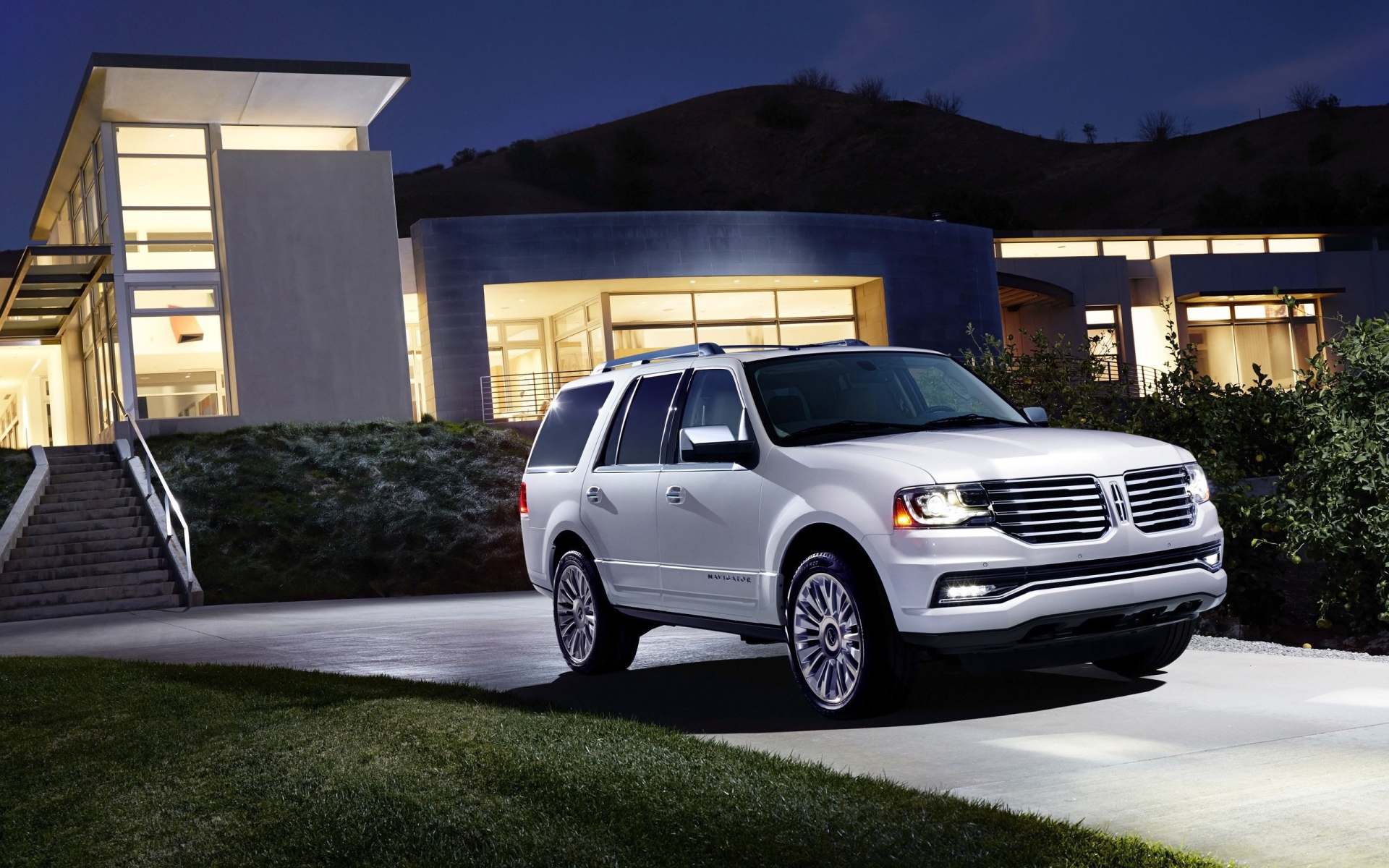 Дизайн автомобиля Lincoln Navigator 2014