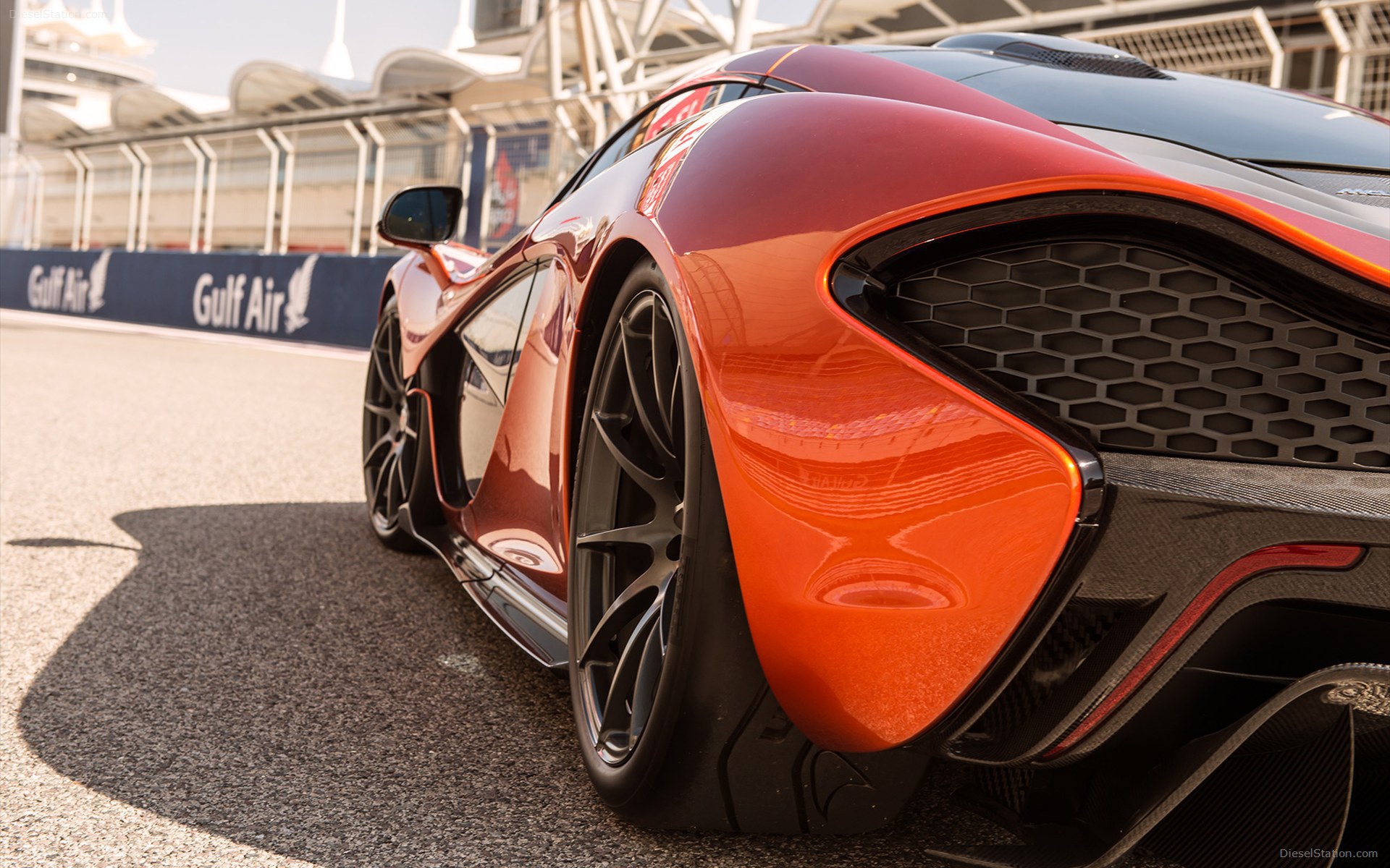 Фото автомобиля McLaren P1 2014
