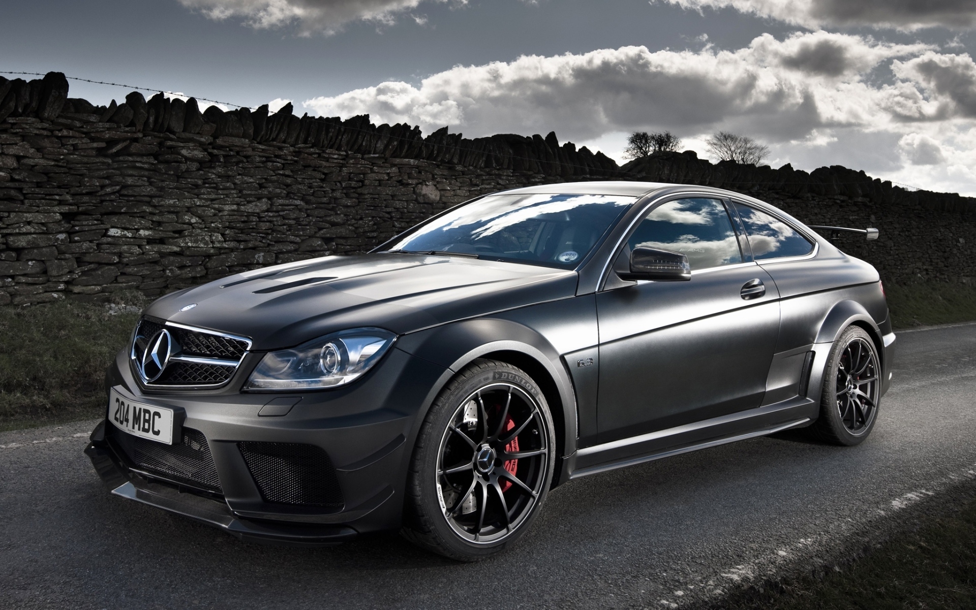 Мерседес C63 серебристый