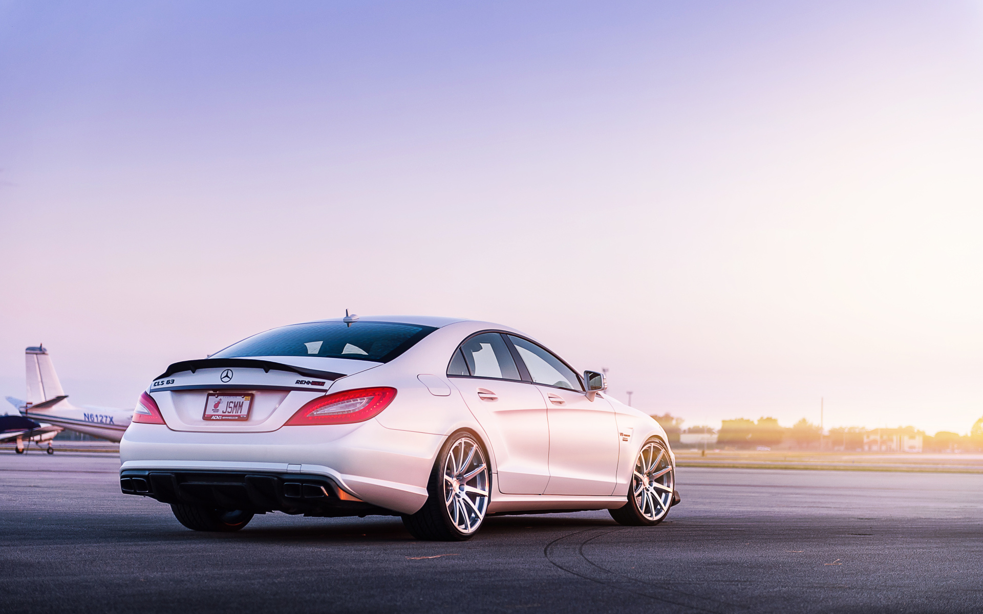 Белый мерседес C218